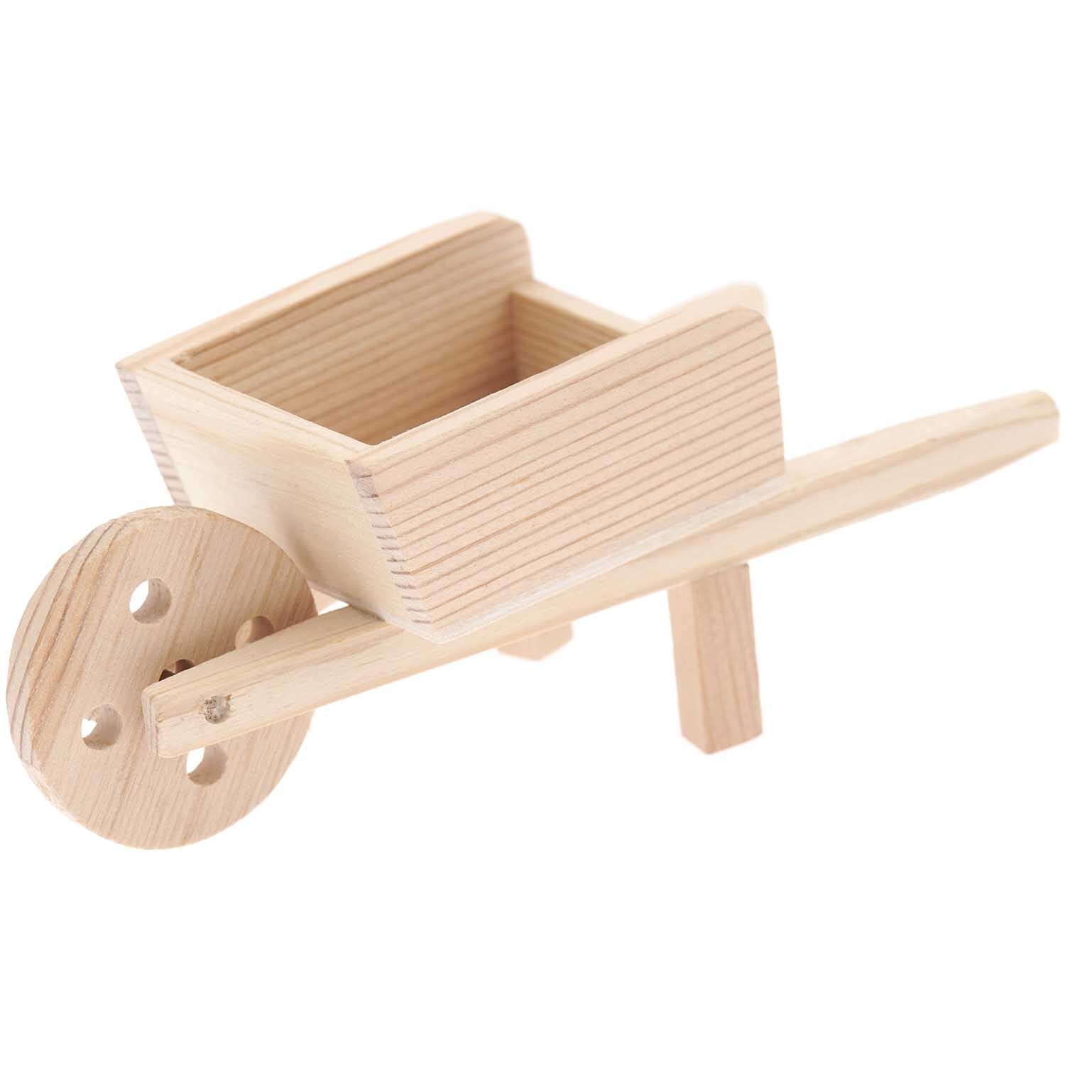 Miniatur Schubkarre aus Holz, 13x5x5,5cm, von Rico Design. Ideal für Dekorationen und Modellbau.