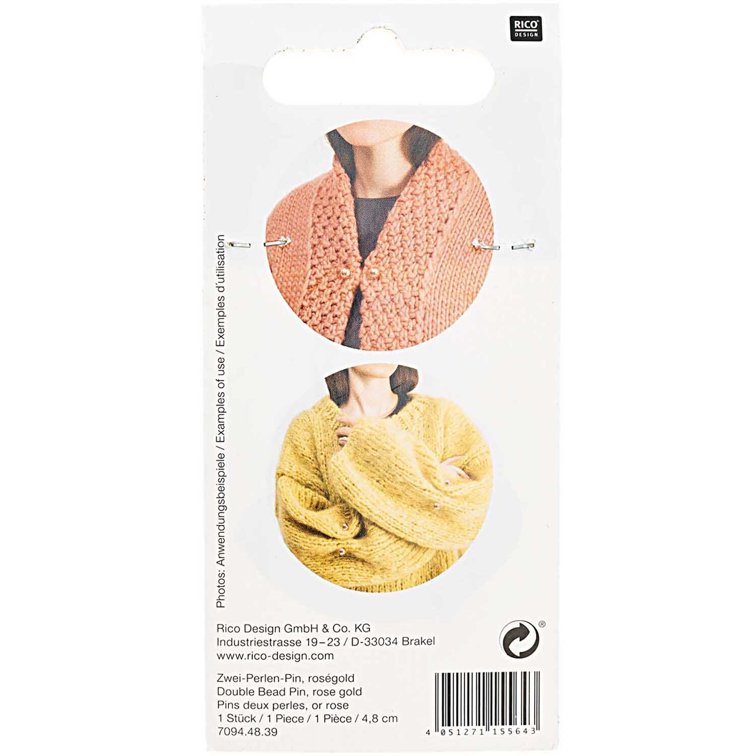 Zwei-Perlen-Pin 48mm 1 Stück Farbe Roségold von Rico Design Zwei-Perlen-Pin 48mm von Rico Design in Roségold, präsentiert auf einer Verpackung mit gestrickten Kleidungsstücken.