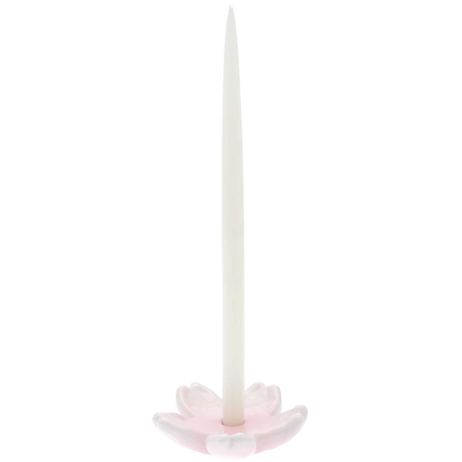 Spitzkerzen 1,4x28cm 2 Stück in einem zarten Kerzenhalter, ideal für elegante Dekorationen.