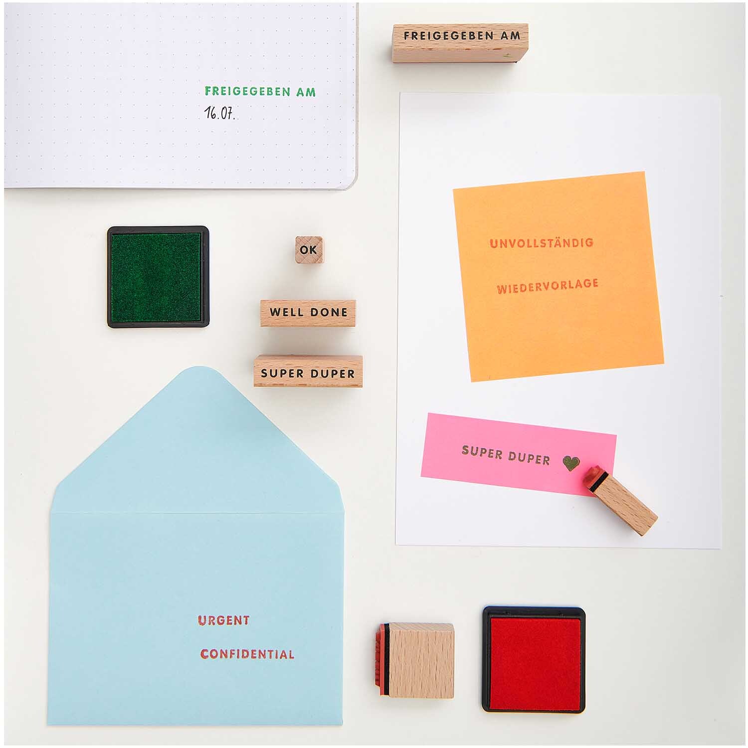 Paper Poetry Stempelset Professional 36-teilig von Rico Design Paper Poetry Stempelset Professional: 36-teiliges Set mit Stempeln und Stempelkissen in verschiedenen Farben, ideal für kreative Projekte.