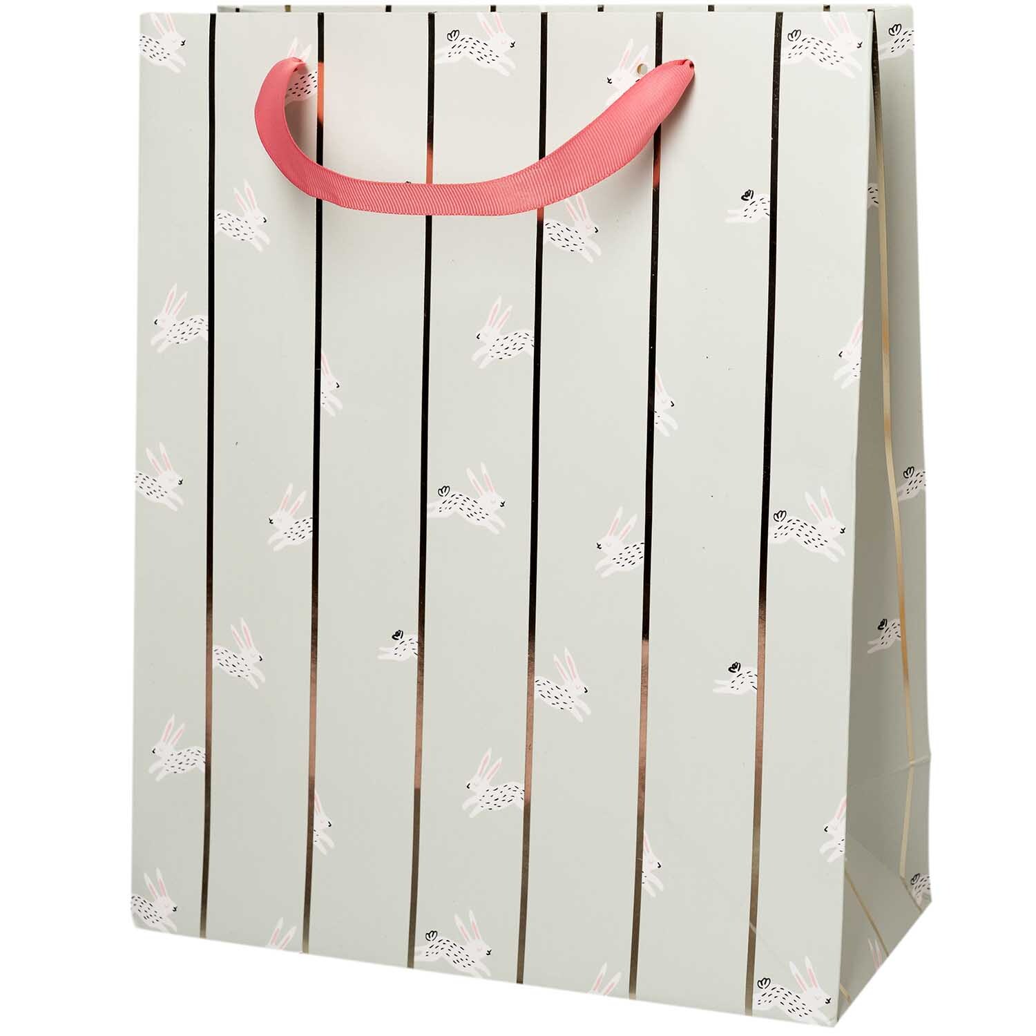Paper Poetry Geschenktüte Bunny Hop mint mit rosa Griffen, verziert mit zarten Hasenmotiven. Perfekt für stilvolle Geschenkverpackungen.