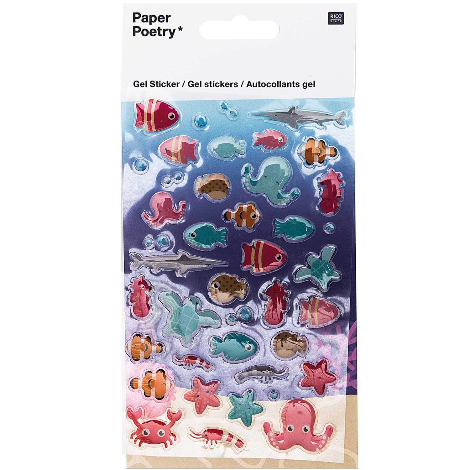 Paper Poetry Gelsticker Fische zeigen bunte Meeresbewohner wie Fische, Seesterne und Krabben. Ideal für kreative Projekte. Marke: Rico Design.