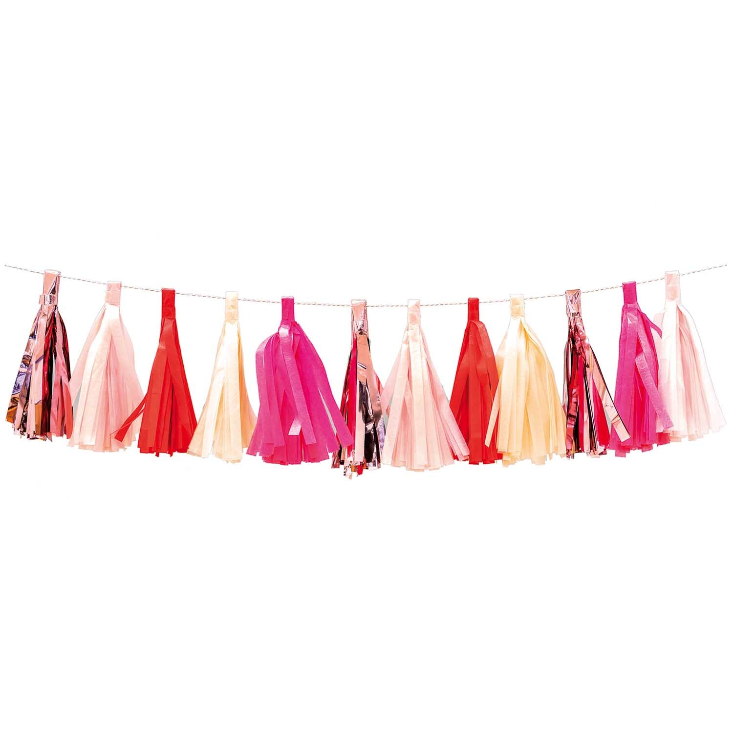 Quasten-Girlande 2m 12 Quasten Farbe Rosa von Rico Design Quasten-Girlande 2m 12 Quasten von Rico Design in Rosa mit bunten Quasten an einer Schnur. Ideal für festliche Dekorationen.