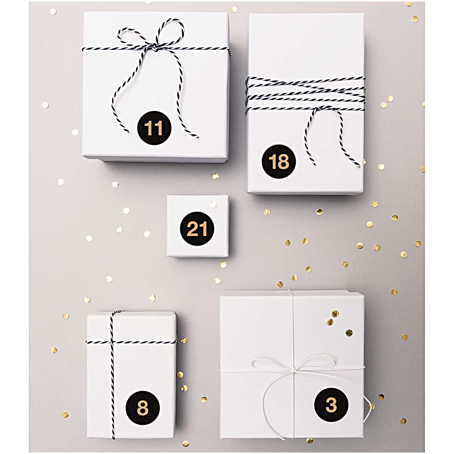 Paper Poetry Adventskalender Sticker Zahlen 1-24 Farbe Schwarz von Rico Design Paper Poetry Adventskalender Sticker Zahlen 1-24 auf weißen Geschenken mit schwarzen Zahlen. Elegantes Design von Rico Design.