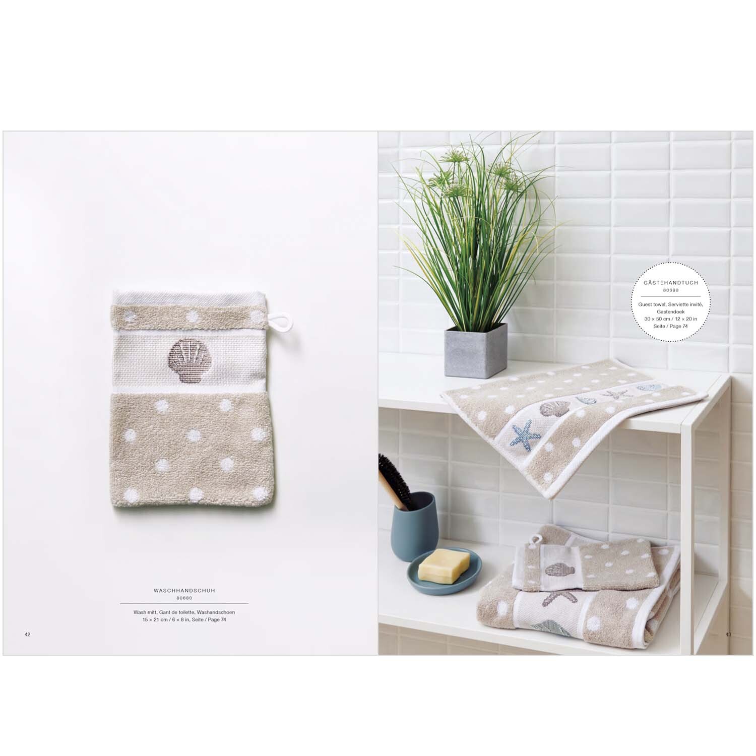 Livret de broderie Maritim n° 177 from Rico Design Stickbuch Maritim Nr. 177 zeigt ein maritimes Handtuch-Set von Rico Design mit Muschel- und Seesternmotiven auf beigem Hintergrund.
