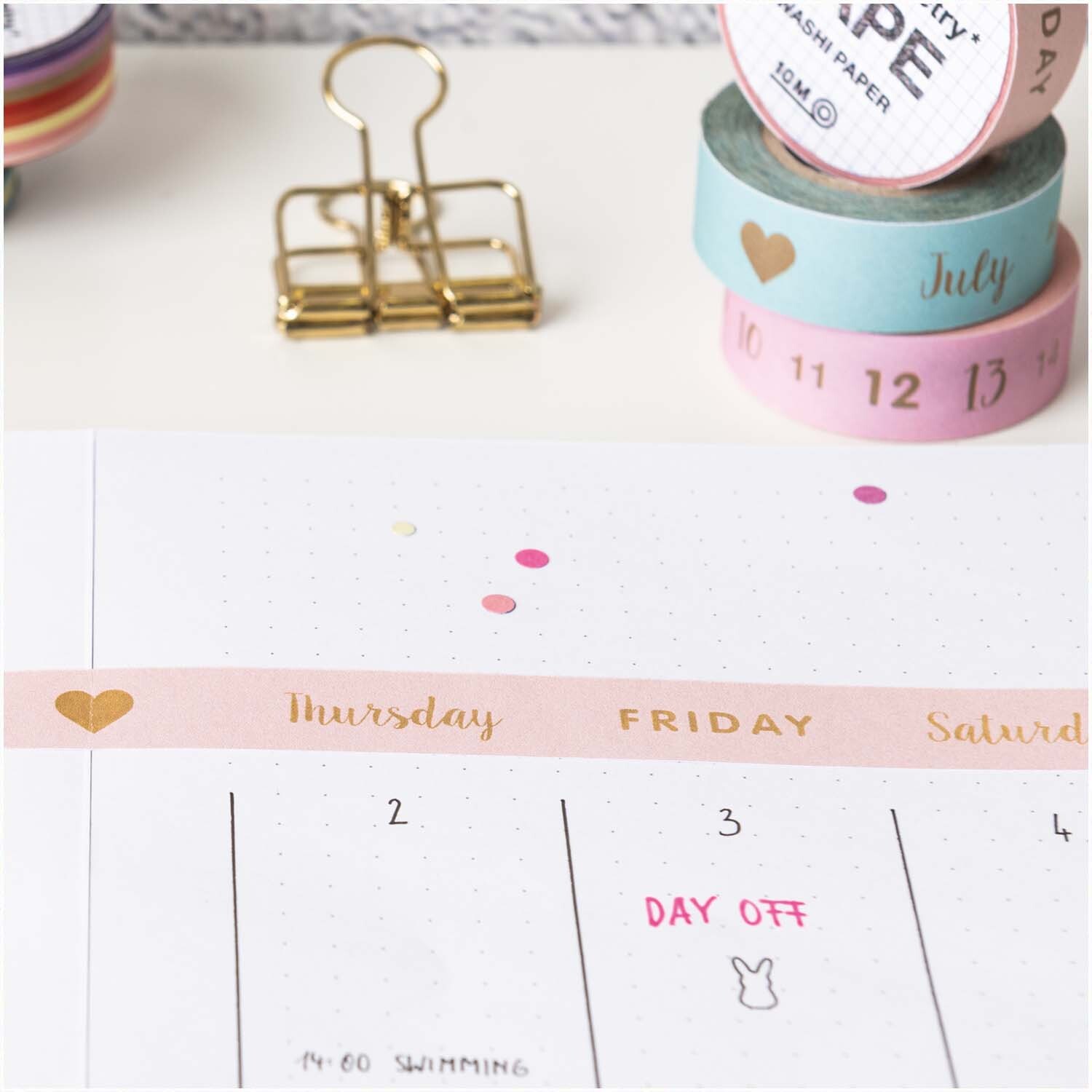Paper Poetry Tape Monate 1,5cm 10m: Kalender mit dekorativem Washi-Tape in Türkis und Rosa, ideal für kreative Planer.
