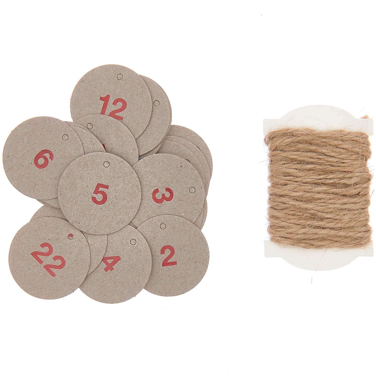Paper Poetry Adventskalenderanhänger aus Graukarton, nummeriert von 1 bis 24, mit Juteschnur. Ideal für kreative Adventskalender.