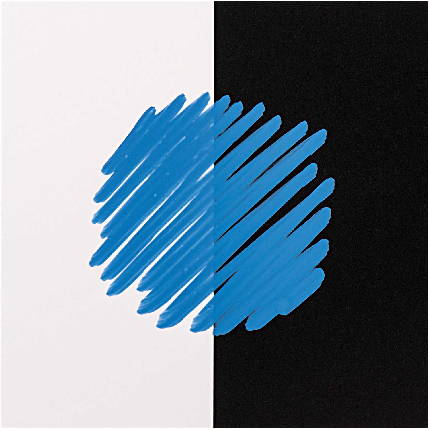 Lackmarker 2,0mm von Rico Design: Blaue Markierung auf schwarz-weißem Hintergrund, ideal für präzises Zeichnen.