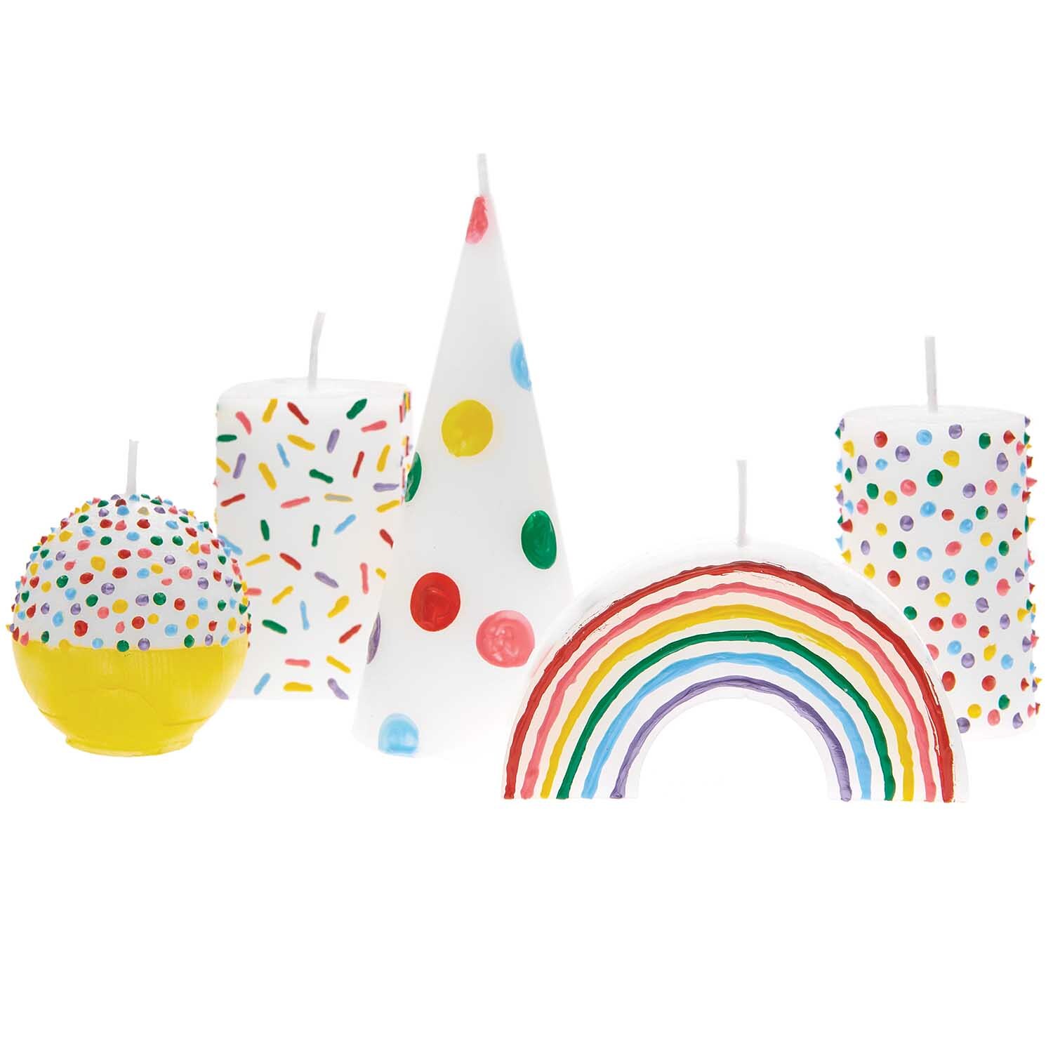 Candle Liner Kerzenmalfarbe Set Regenbogen 6 Stück à 30ml von Rico Design Candle Liner Kerzenmalfarbe Set Regenbogen 6 Stück à 30ml zeigt bunte Kerzen mit Punkten und Streifen. Ideal für kreative Dekorationen.
