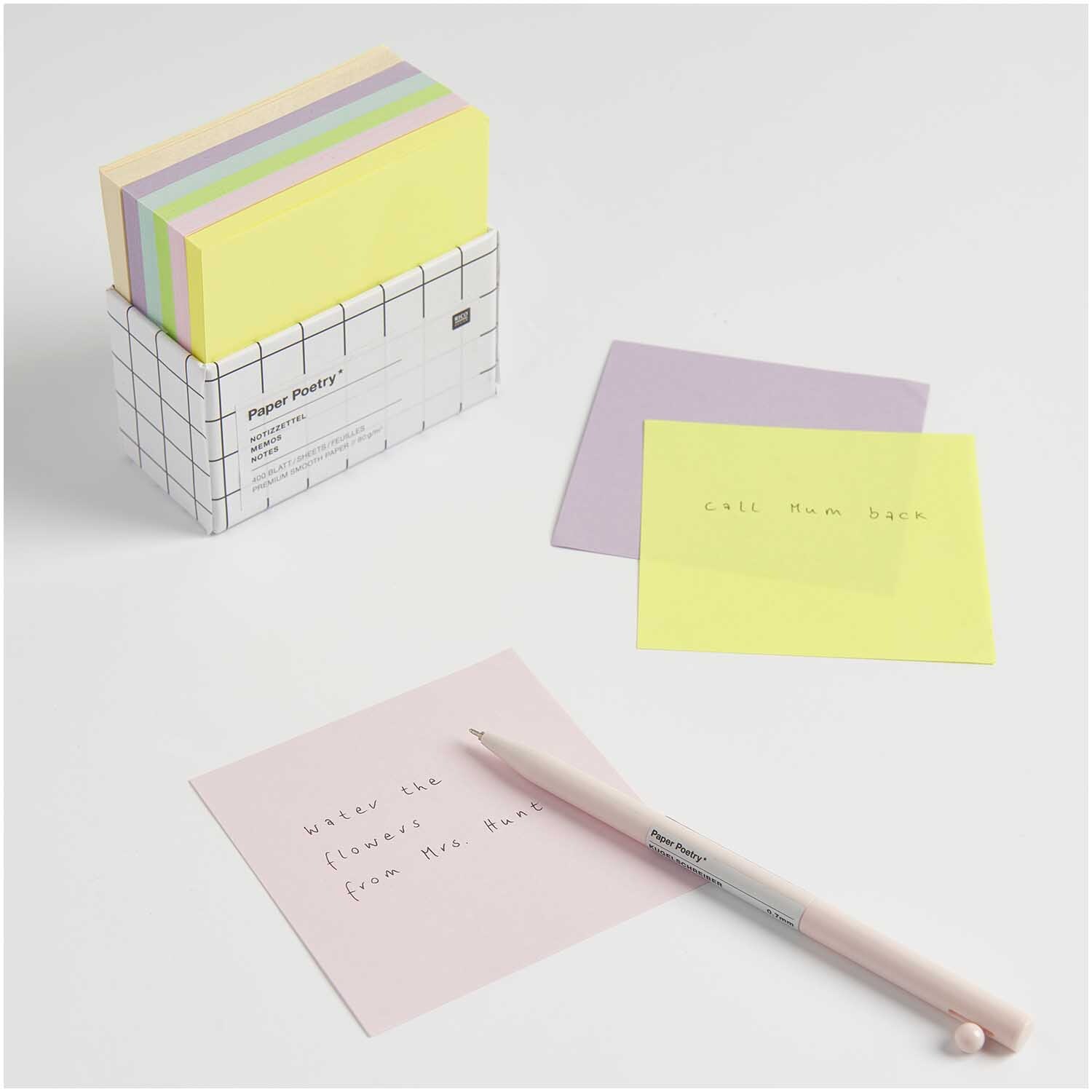 Paper Poetry Notizzettel Box 9x9cm 400 Blatt von Rico Design Paper Poetry Notizzettel Box mit 400 Blättern in Pastellfarben, ideal zum Notieren von Ideen.