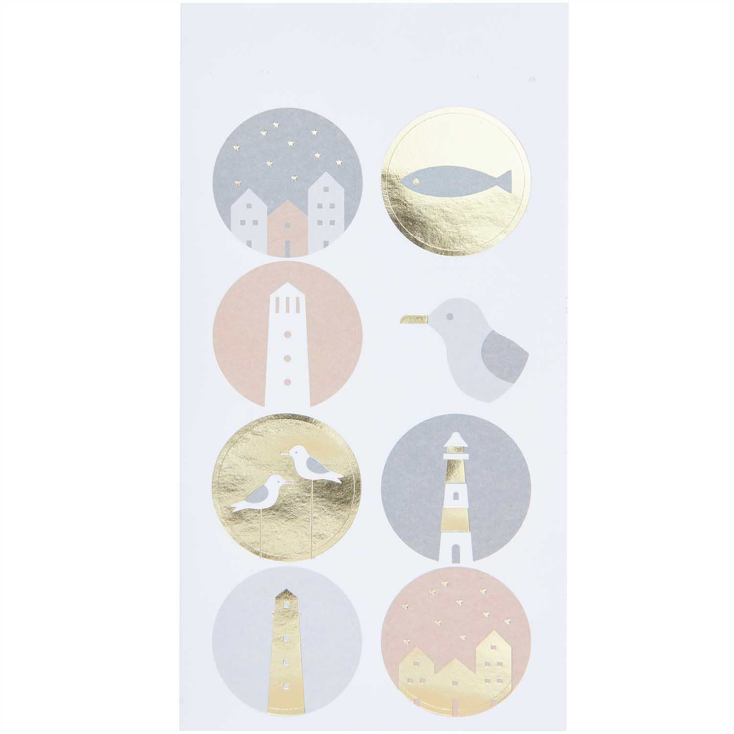 Paper Poetry Sticker Möwen & Muscheln 4 Blatt von Rico Design Paper Poetry Sticker Möwen & Muscheln 4 Blatt von Rico Design zeigt maritime Motive wie Möwen, Muscheln und Leuchttürme in sanften Pastelltönen.