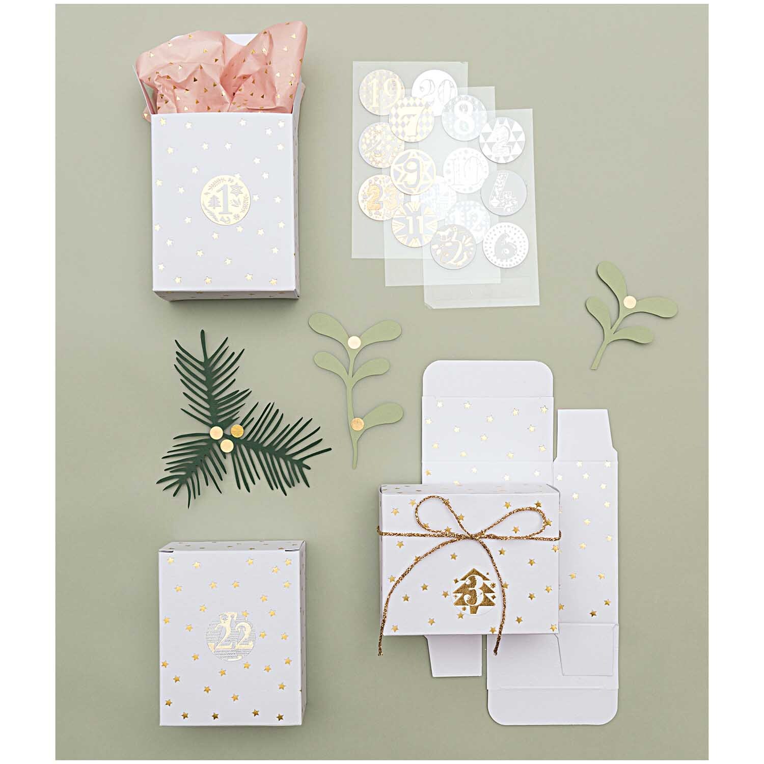 Paper Poetry Adventskalender Sticker gold-silber 24 Stück von Rico Design Paper Poetry Adventskalender Sticker in Gold und Silber, dekoriert mit festlichen Motiven und Zweigen. Ideal für kreative Weihnachtsprojekte.
