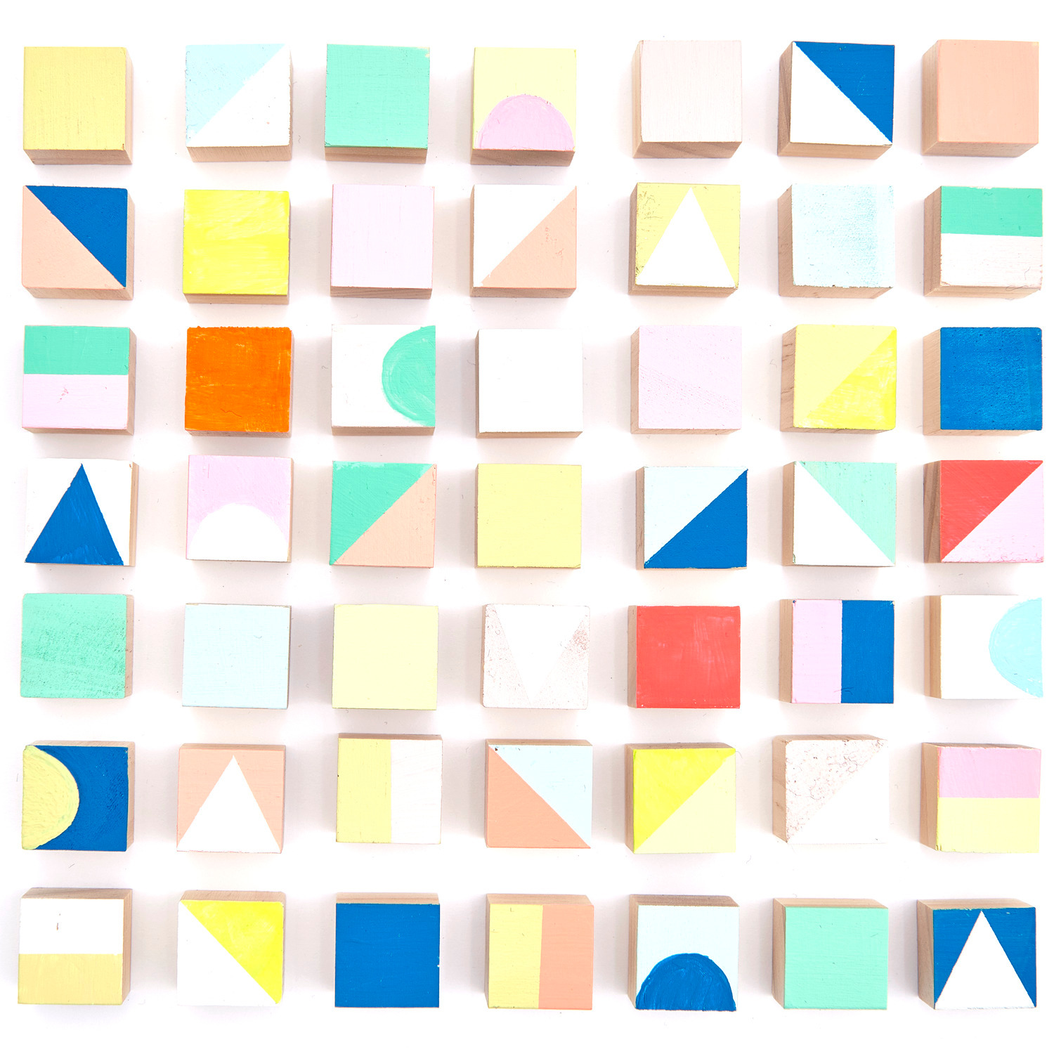 Holzwürfel 1,5x1,5x1,5cm 64 Stück von Rico Design Holzwürfel, 1,5x1,5x1,5cm 64 Stück: Bunte geometrische Muster auf Würfeln, ideal für kreative Projekte.