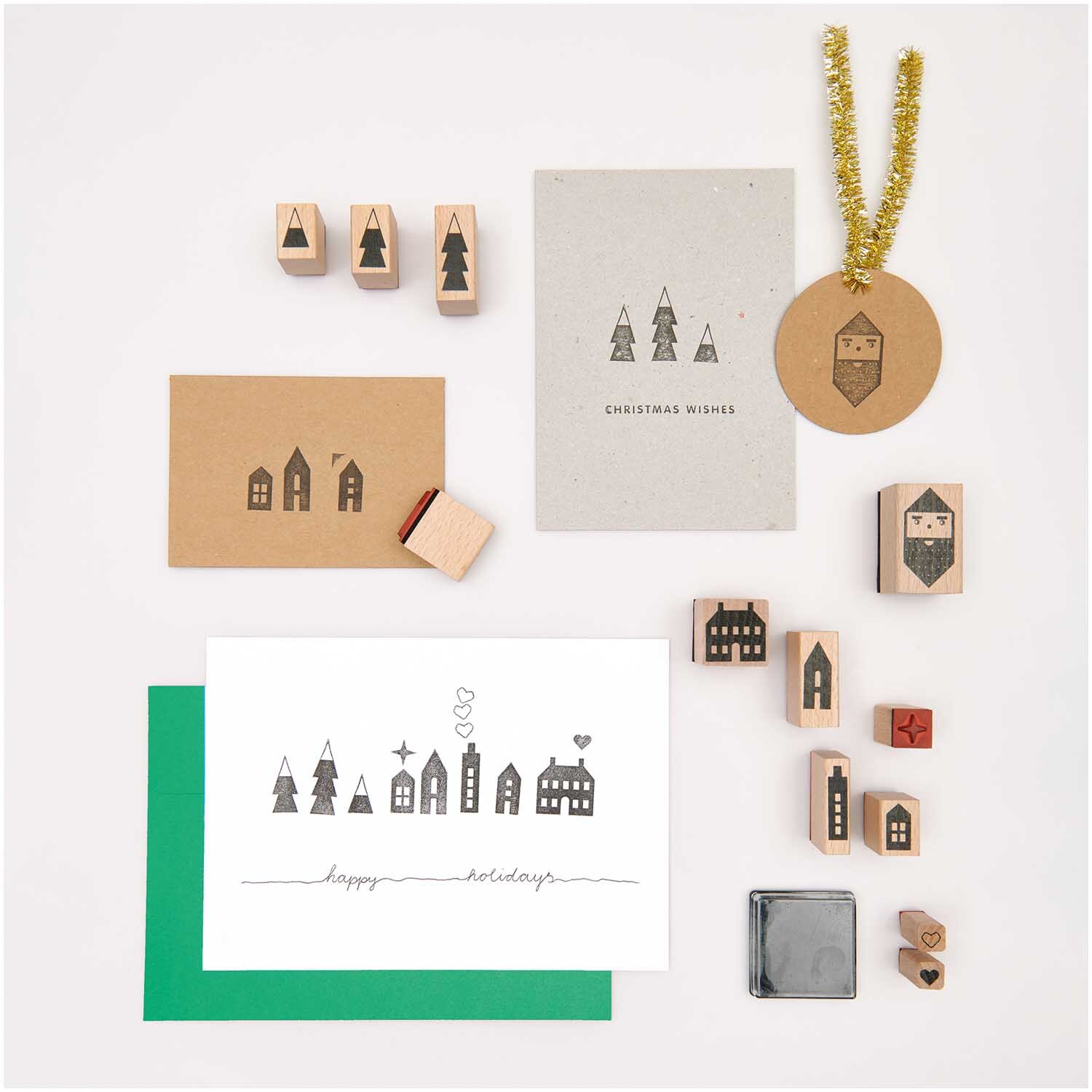 Paper Poetry Stempelset Häuser 13-teilig von Rico Design Paper Poetry Stempelset Häuser, 13-teilig, zeigt verschiedene Stempel mit Hausmotiven auf Karten.