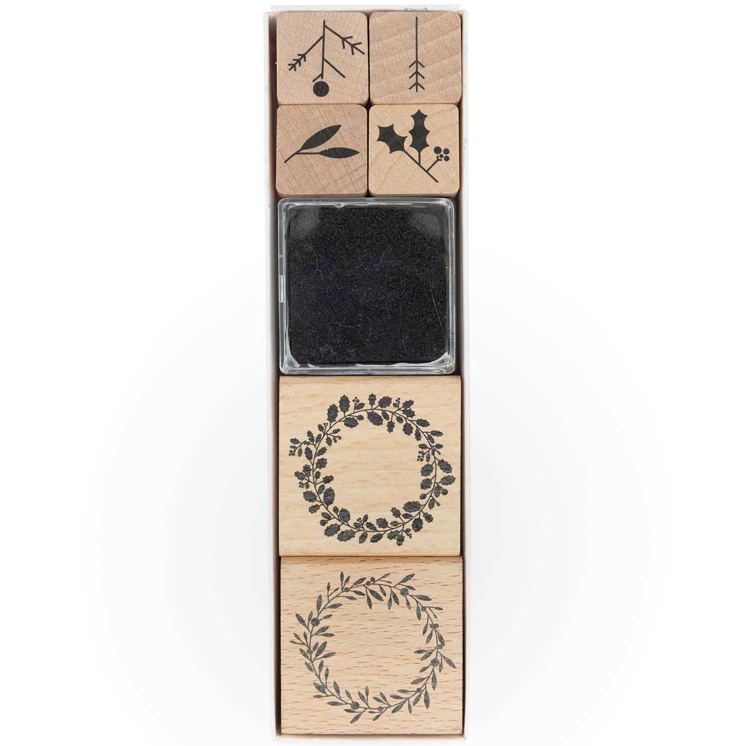 Paper Poetry Stempelset Mistelzweig, 7-teilig, zeigt verschiedene botanische Motive auf Holzstempeln, ideal für kreative Bastelprojekte.