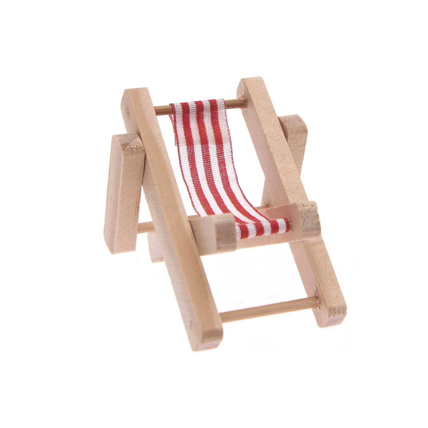 Deko-Liegestuhl aus Holz mit rot-weißem Stoff von Rico Design, ideal für Miniatur-Arrangements.