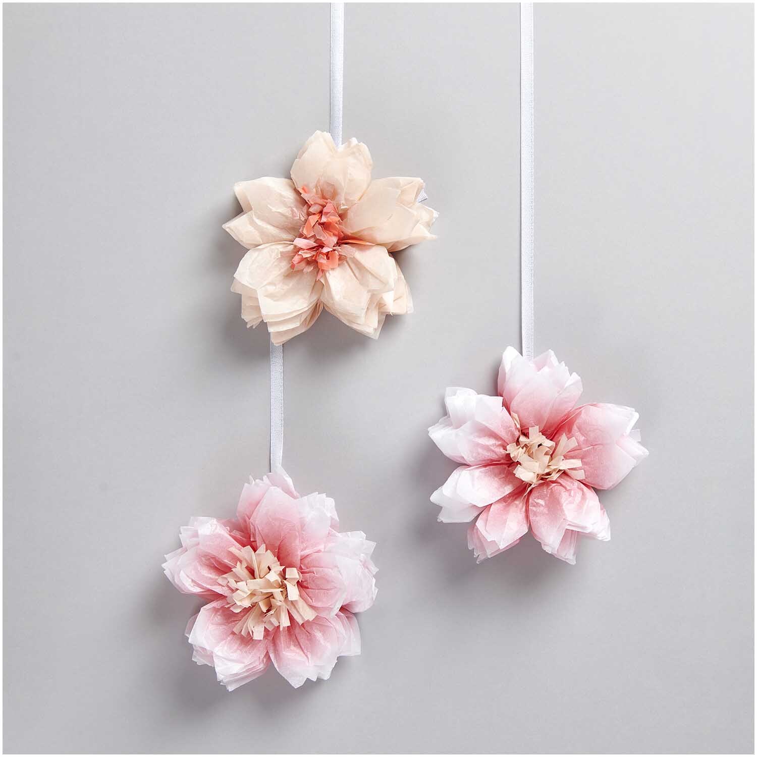 Seidenpapierblumen Kirschblüten von Rico Design, zartrosa und weiß, dekorativ hängend, 11cm, 3 Stück.