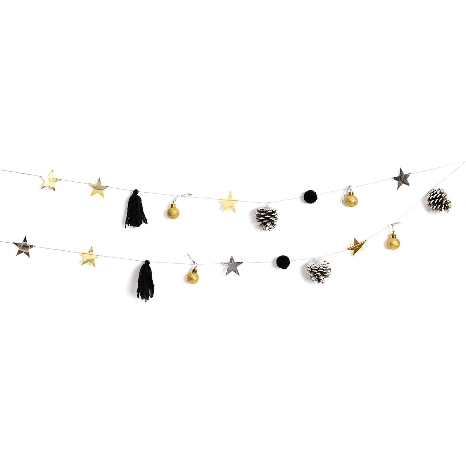 Quasten-Girlande gold-schwarz 2,2m von Rico Design Quasten-Girlande gold-schwarz 2,2m von Rico Design mit goldenen und schwarzen Quasten, Sternen und Kugeln, ideal für festliche Dekorationen.