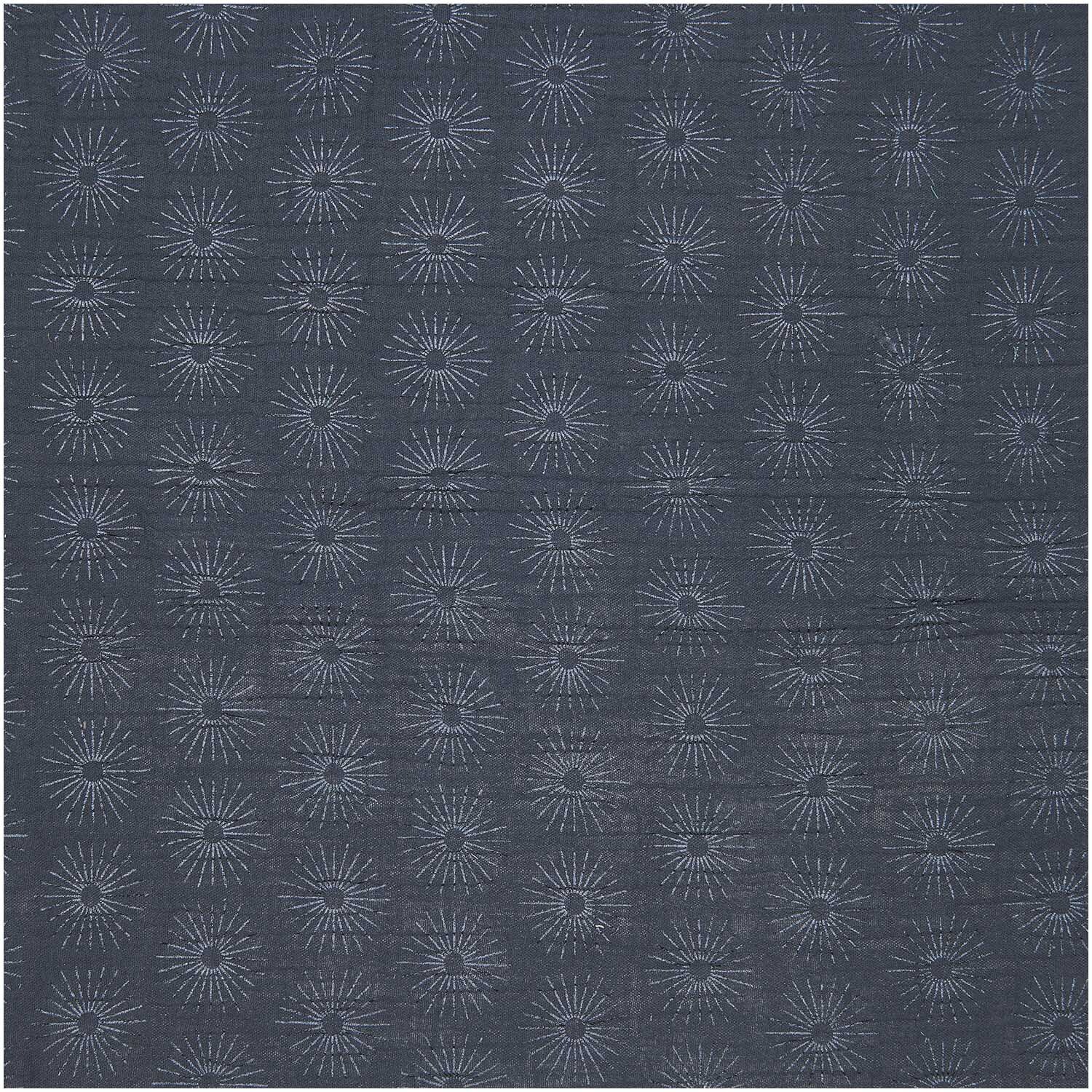 Meterware Krinkelmusselin Rosette blau Hot Foil zeigt ein blaues Stoffmuster mit feinen, strahlenförmigen Designs von Rico Design.