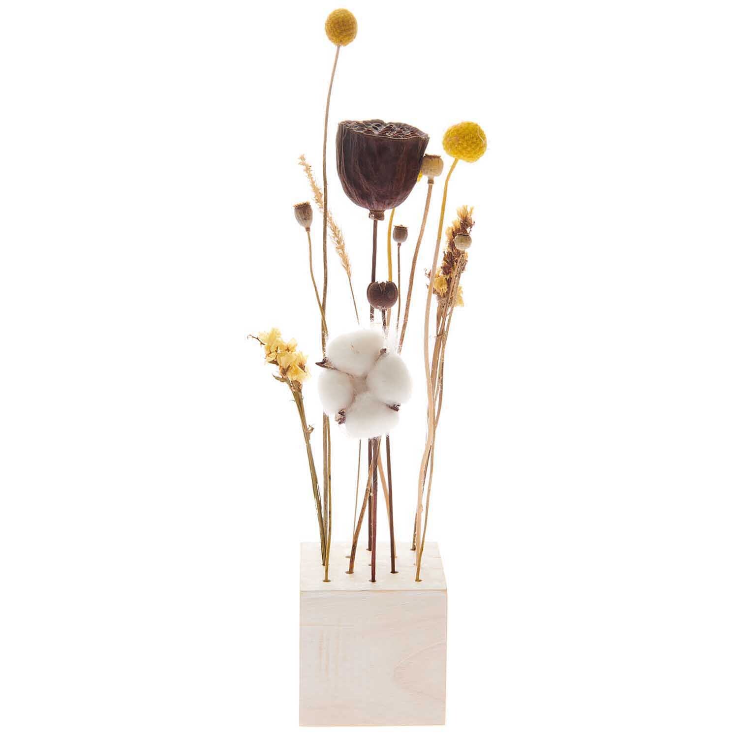 Trockenblumenstrauß natur-gelb 30cm 13-teilig von Rico Design Trockenblumenstrauß natur-gelb 30cm: Eleganter 13-teiliger Strauß in Holzwürfel, ideal für stilvolle Dekorationen.