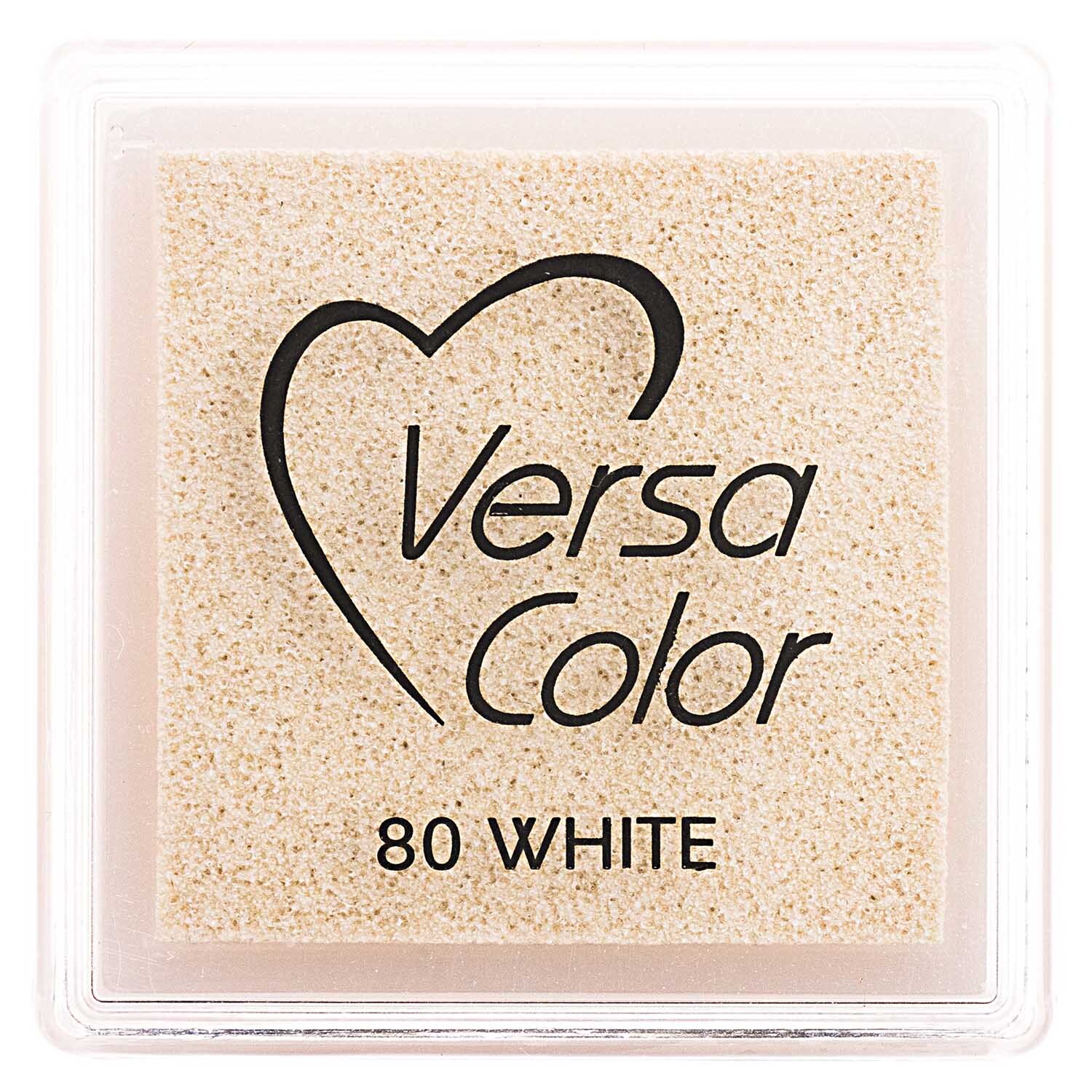 Stempelkissen 2,5x2,5cm von Rico Design in Weiß. Das Bild zeigt ein quadratisches Stempelkissen mit der Aufschrift "Versa Color 80 White".