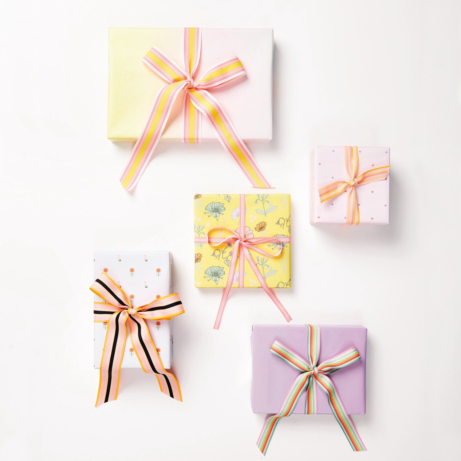 Webband Multi Streifen Neon Bunt 20mmx3m von Rico Design Webband Multi Streifen: Geschenke mit bunten Bändern in Neon Rosa, Gelb und Grau, dekoriert. Ideal für kreative Verpackungen.