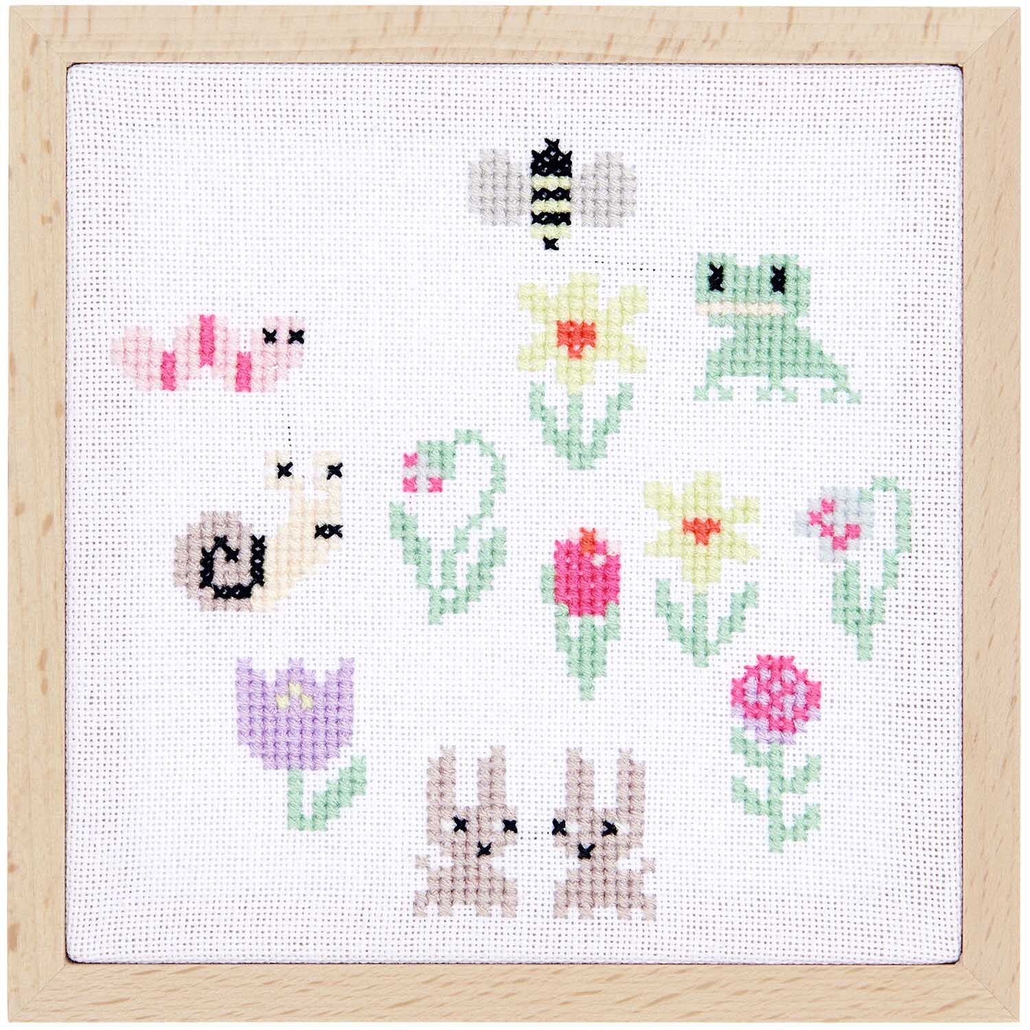 Cadre décoratif carré Taille 14,5x14,5cm from Rico Design Dekorahmen quadratisch mit bunten Stickmotiven: Biene, Frosch, Blumen und Hasen in Holzrahmen. Ideal für kreative Wohnraumgestaltung.