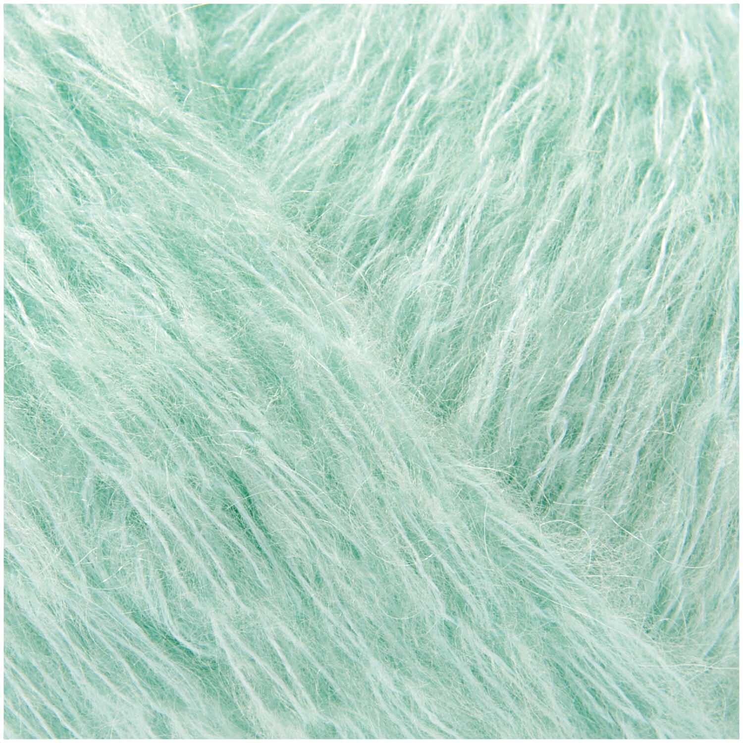 Fashion Gigantic Mohair in zartem Mint von Rico Design, 100g 60m, zeigt weiches, flauschiges Garn.
