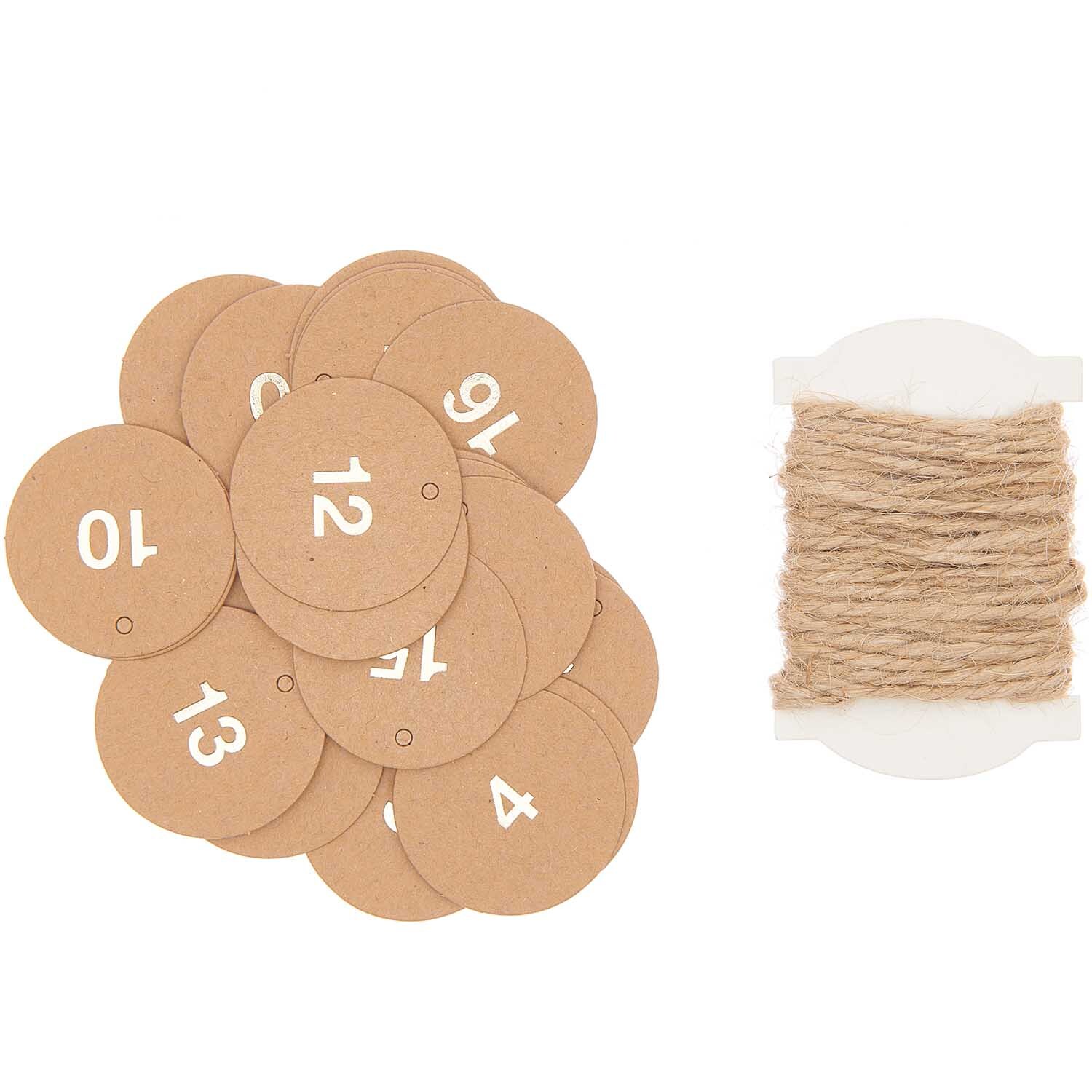 Paper Poetry Adventskalenderanhänger aus Kraftpapier, 24 Stück von Rico Design, mit Zahlen bedruckt, inklusive Juteschnur zum Aufhängen.