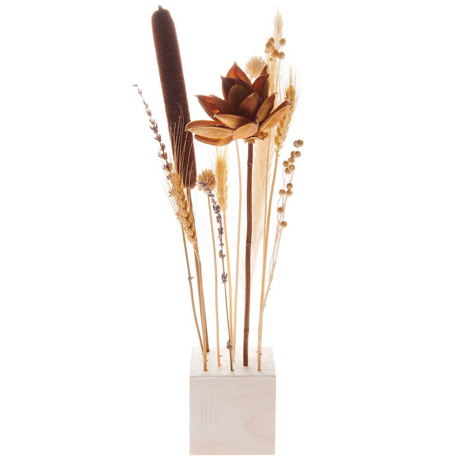 Trockenblumenstrauß natur-orange 30cm in Holzvase, 13-teilig, mit verschiedenen getrockneten Gräsern und Blüten in warmen Erdtönen.