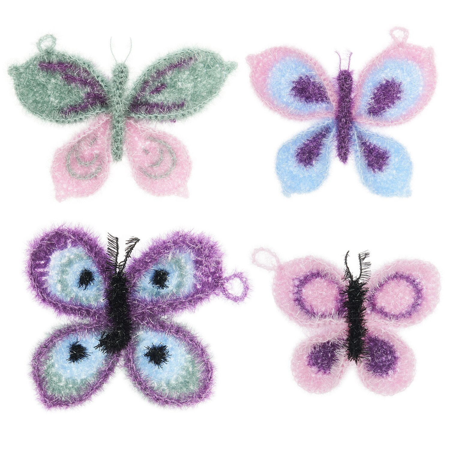 Häkelset Creative Bubble Schmetterling von Rico Design zeigt vier bunte, flauschige Schmetterlinge in Pastellfarben.