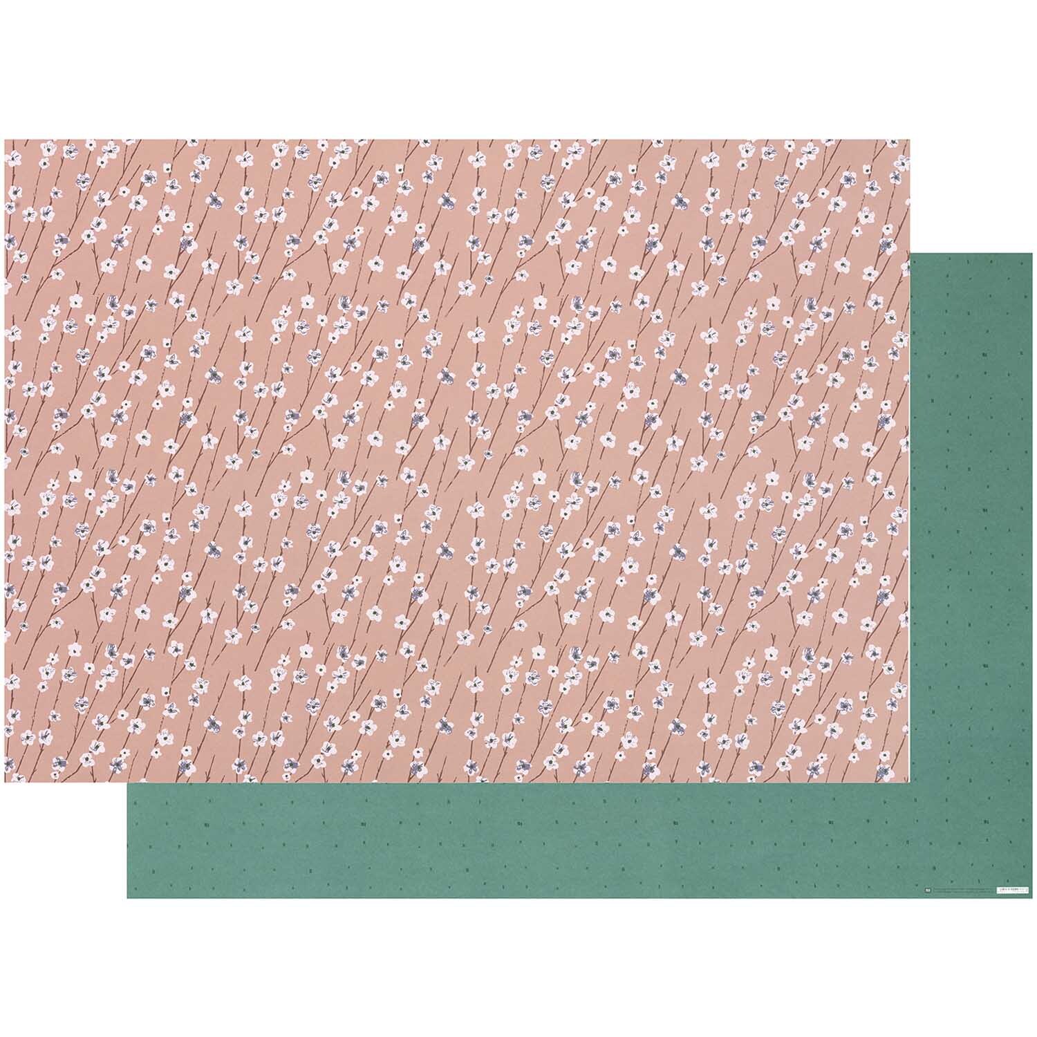 Paper Poetry Motivkarton Blumenranken 50x70cm zeigt zarte Blumenmuster auf rosa und grünem Hintergrund. Ideal für kreative Bastelprojekte.