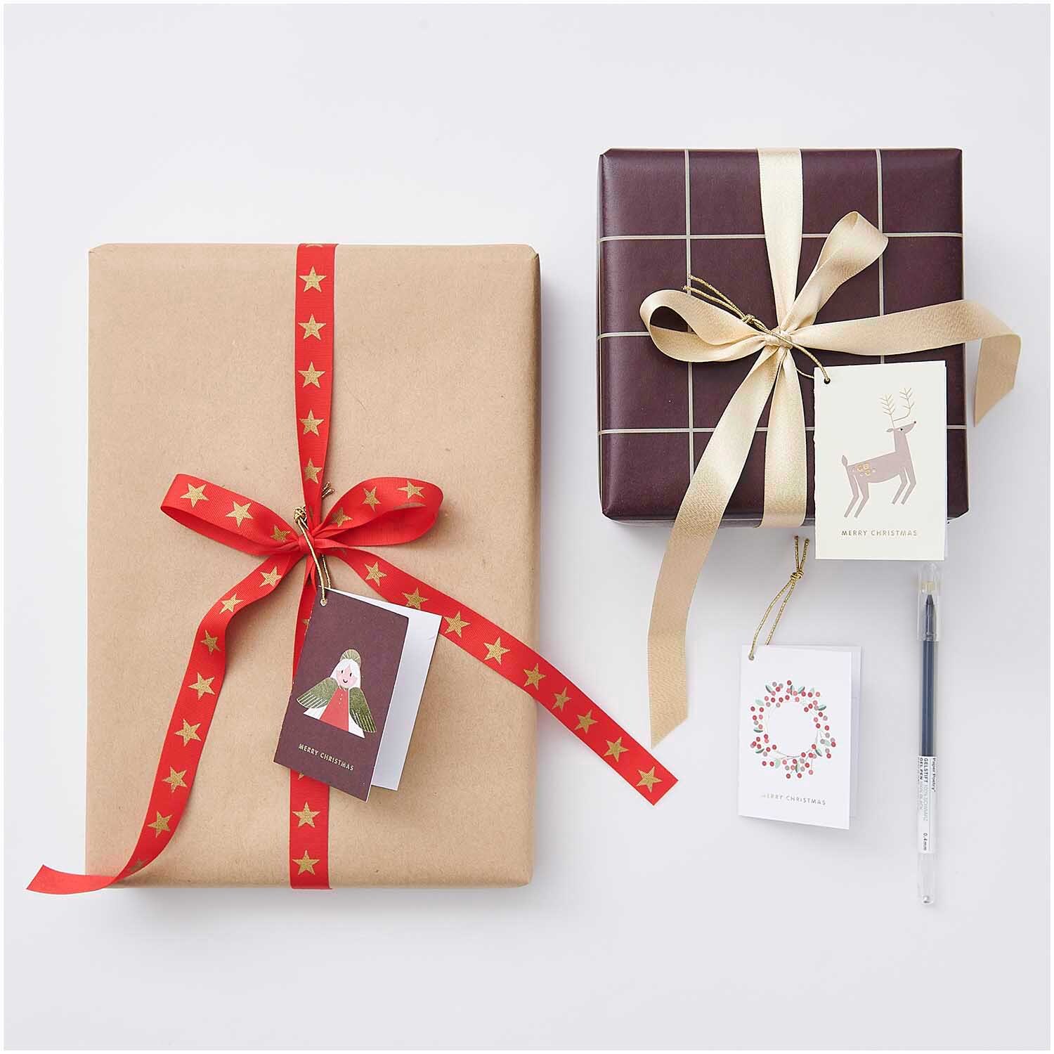 Paper Poetry Kärtchenanhänger Christmas rot 6 Stück, dekorativ an Geschenken mit Schleifen.