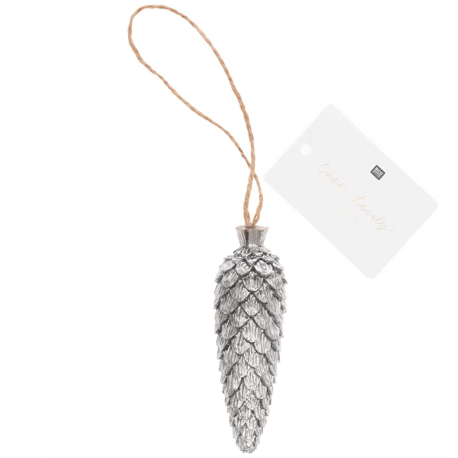 Hänger Zapfen aus Polyresin 3x8,5cm Farbe Silber von Rico Design Hänger Zapfen aus Polyresin in Silber von Rico Design, detailreich gestaltet mit Kordel zum Aufhängen. Ideal für festliche Dekorationen.