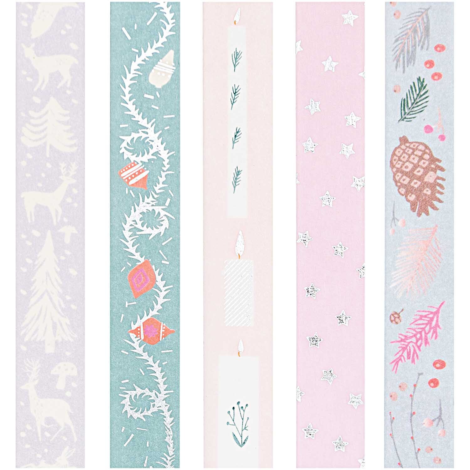 Paper Poetry Tape-Set Nostalgic Christmas pastell 1,5cm 10m 5 Stück von Rico Design Paper Poetry Tape-Set Nostalgic Christmas pastell zeigt fünf dekorative Klebebänder mit weihnachtlichen Motiven wie Kerzen, Tannenzapfen und Sternen.