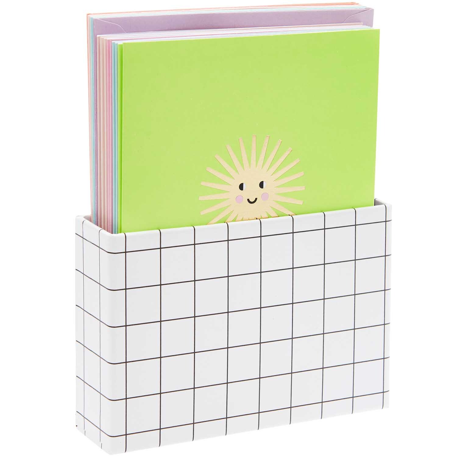 Paper Poetry Kartenset Happy Birthday, 20-teilig, von Rico Design. Bunte Karten in einem karierten Halter.