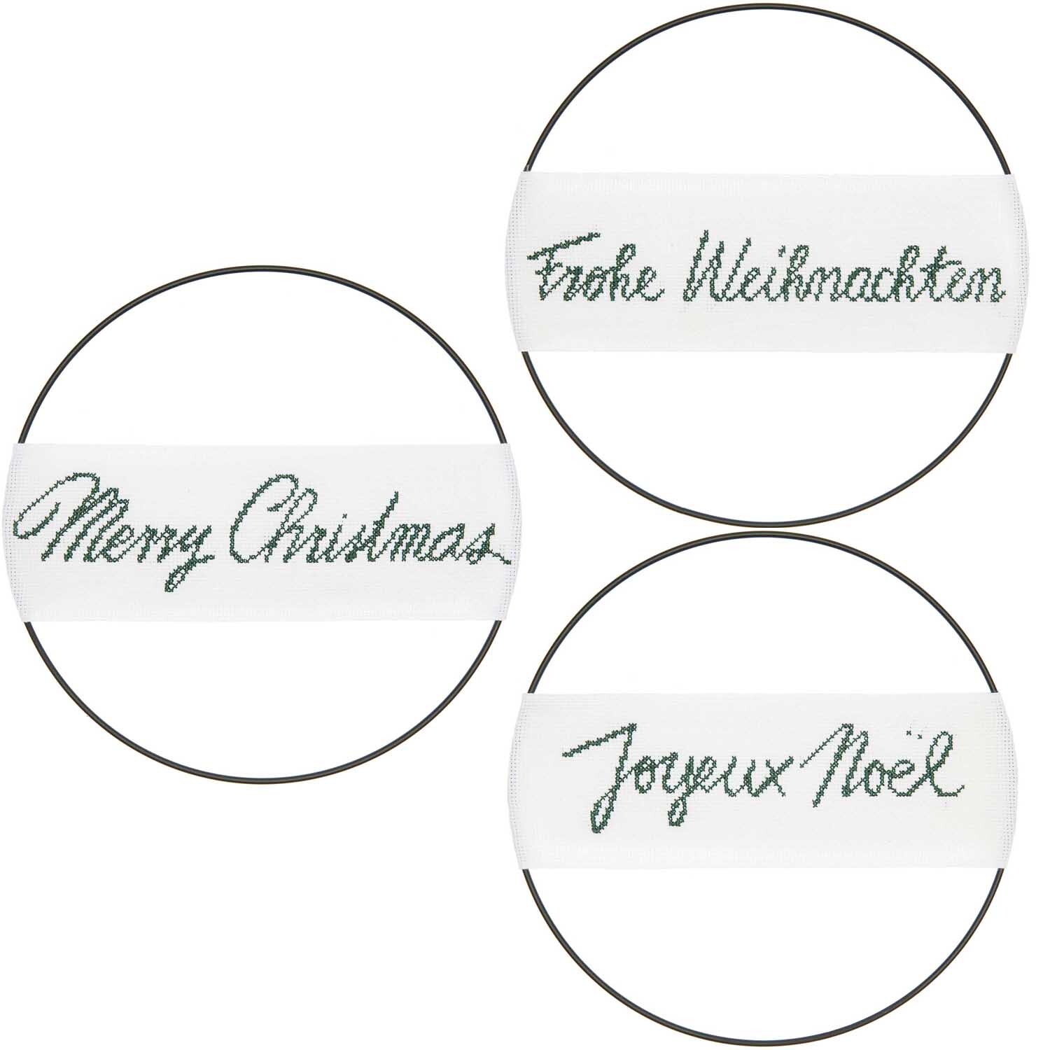 Stickpackung Band Frohe Weihnachten von Rico Design zeigt drei weiße Bänder mit grüner Schrift: "Frohe Weihnachten", "Merry Christmas" und "Joyeux Noël".