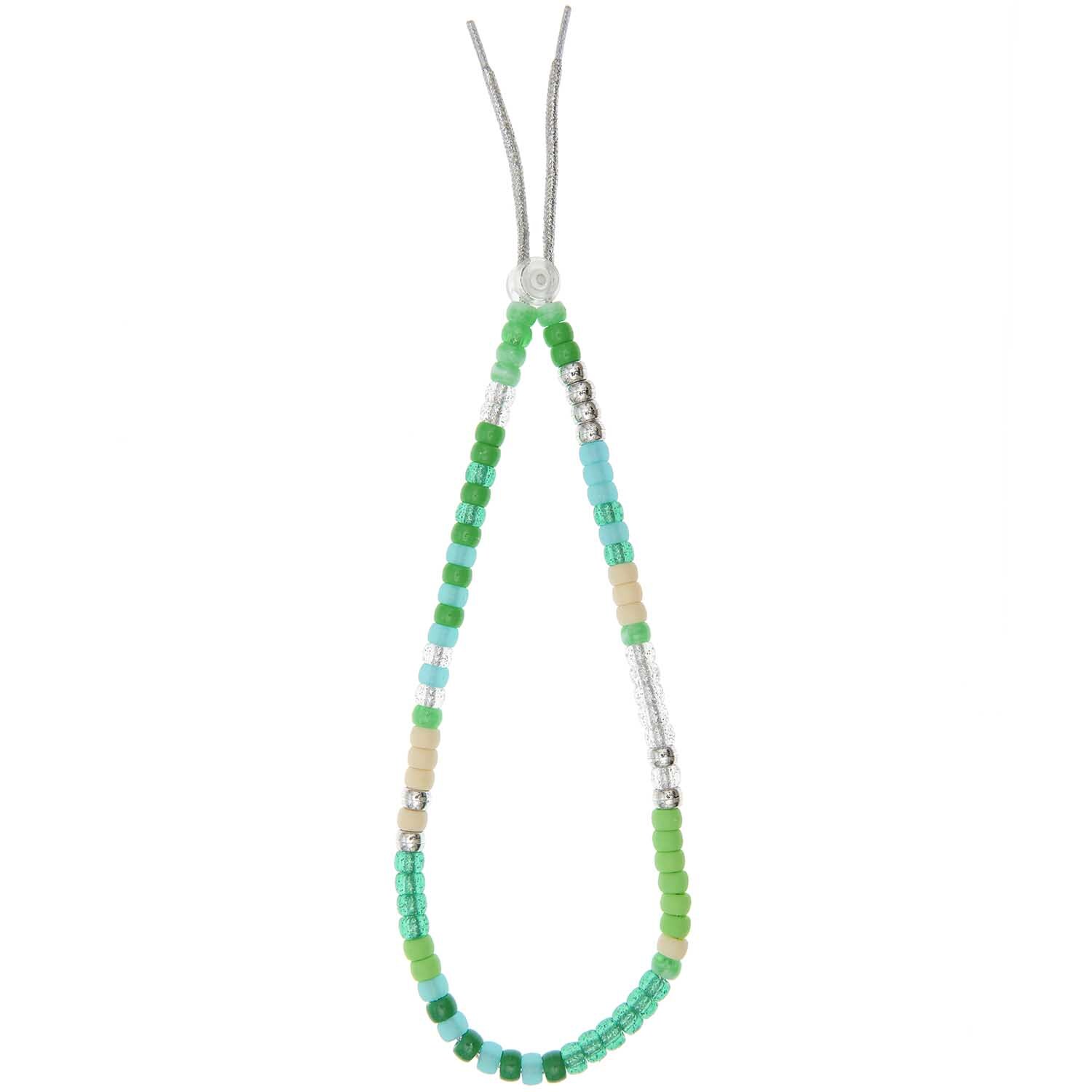itoshii - Ponii Beads Grün Mix 9x6mm 80 Stück von Rico Design Itoshii - Ponii Beads in verschiedenen Grüntönen, aufgereiht auf einem Band, von Rico Design.