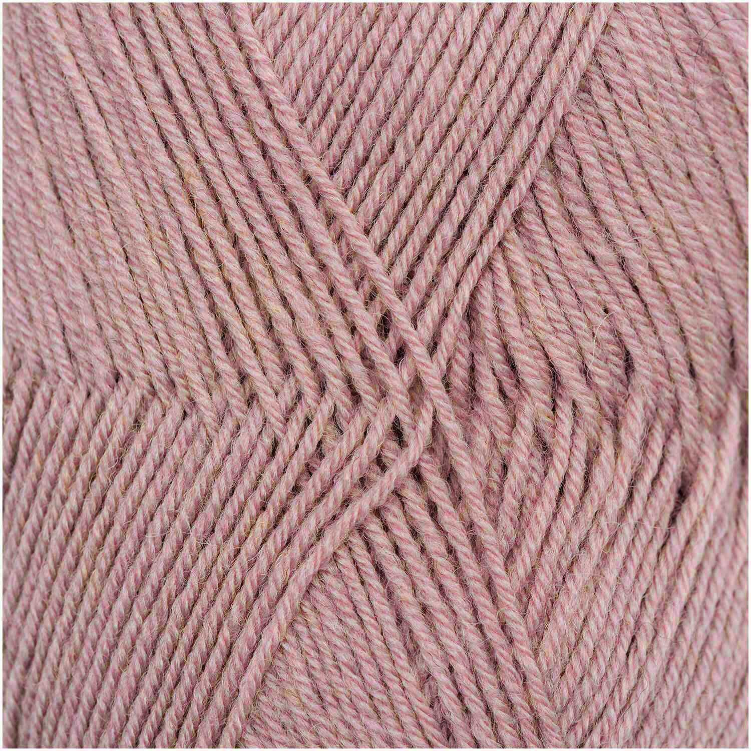 Superba Premium 4 fils 50g 190m Couleur Vieux rose from Rico Design Superba Premium 4fädig Wolle in Altrosa von Rico Design, Nahaufnahme der weichen, strukturierten Fasern.