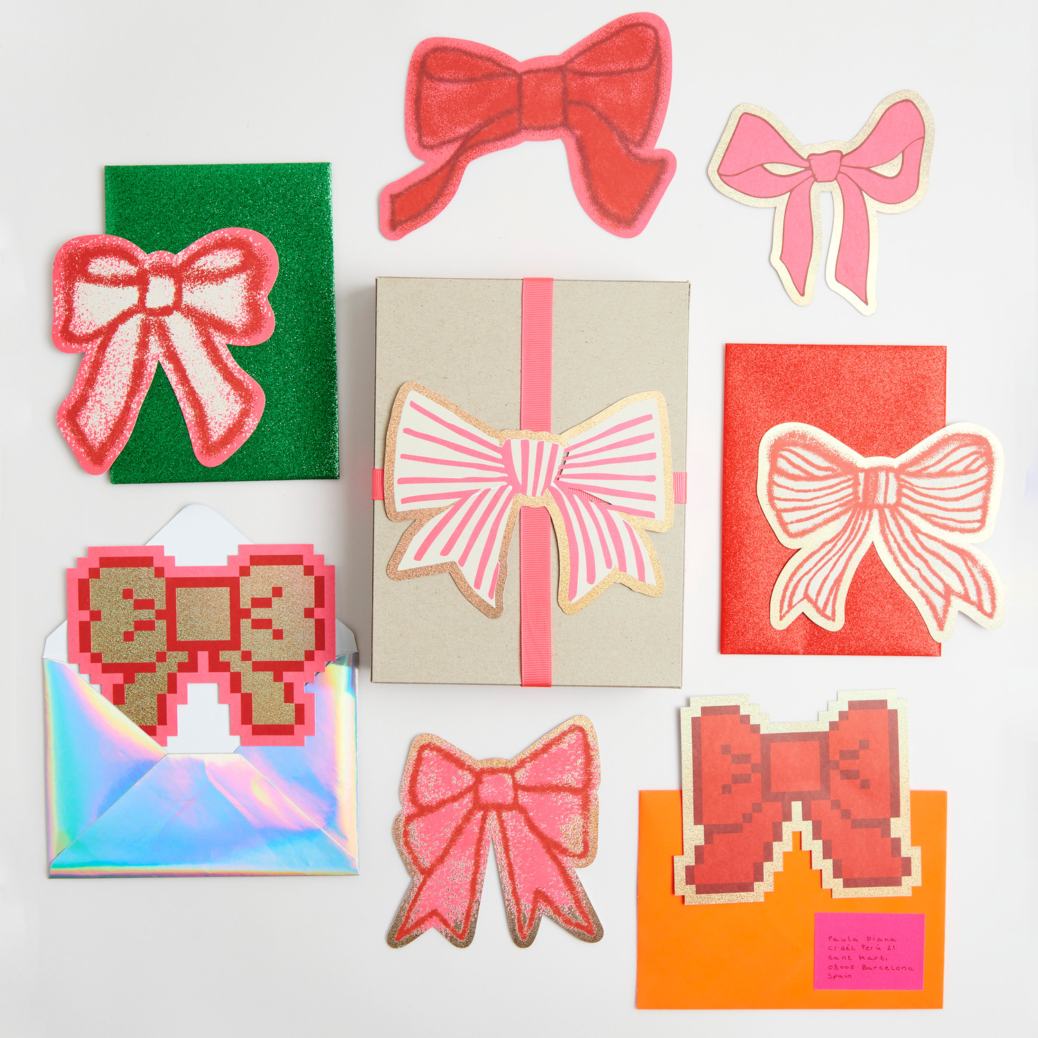 Paper Poetry Kartenset Schleifen 8 Stück von Rico Design Paper Poetry Kartenset Schleifen, 8 Stück: Bunte Karten mit Schleifenmotiven in Rot und Rosa. Ideal für kreative Grußkarten.