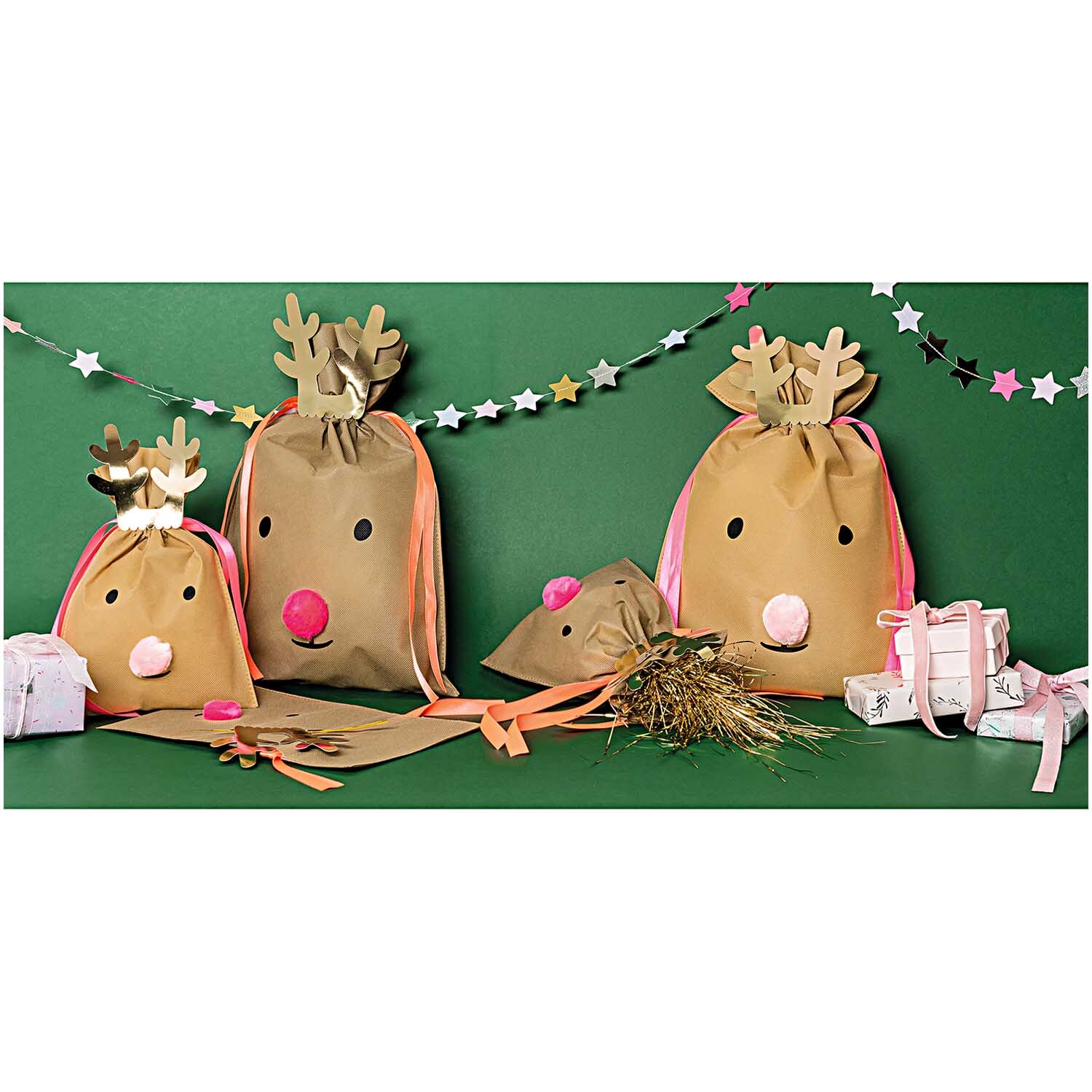 Paper Poetry Geschenktüte Nostalgic Christmas Rentier hellbraun 30x45cm von Rico Design