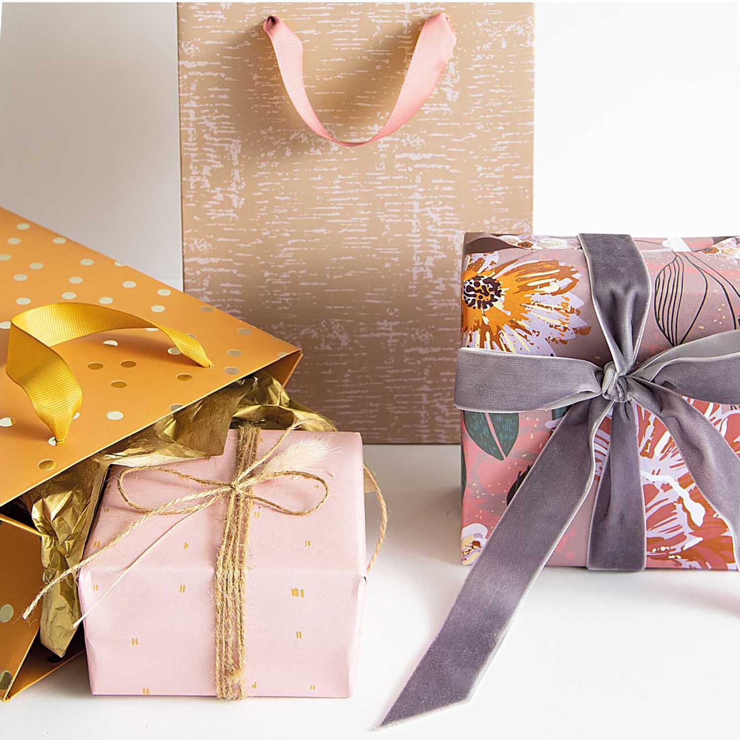 Paper Poetry Geschenktüte Struktur flieder 18x26x12cm von Rico Design