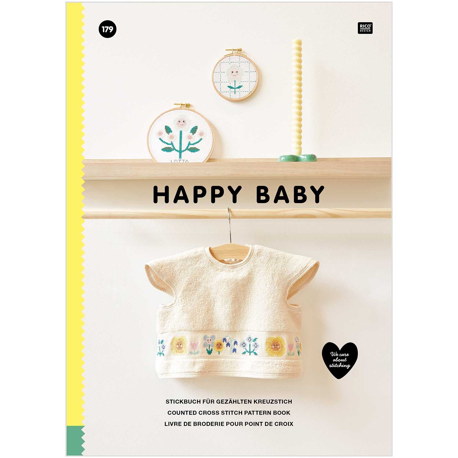 Stickbuch Happy Baby Nr. 179 zeigt ein besticktes Babyoberteil und Stickrahmen auf einem Regal. Ideal für kreative Handarbeiten.