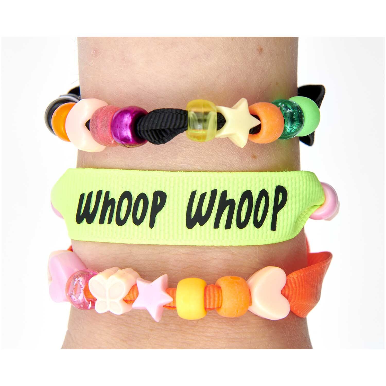 itoshii - Ponii Beads Ripsband Armbänder neon 10 Stück von Rico Design itoshii - Ponii Beads Ripsband Armbänder in leuchtenden Farben mit Perlen und Sternen. Ideal für modische Akzente.