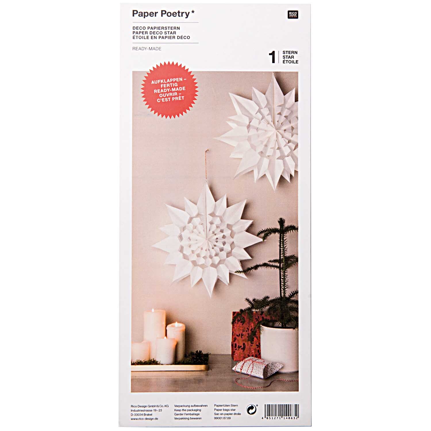 Papiertüten-Stern weiß groß von Rico Design, dekorativ aufgehängt neben Kerzen und Geschenken.