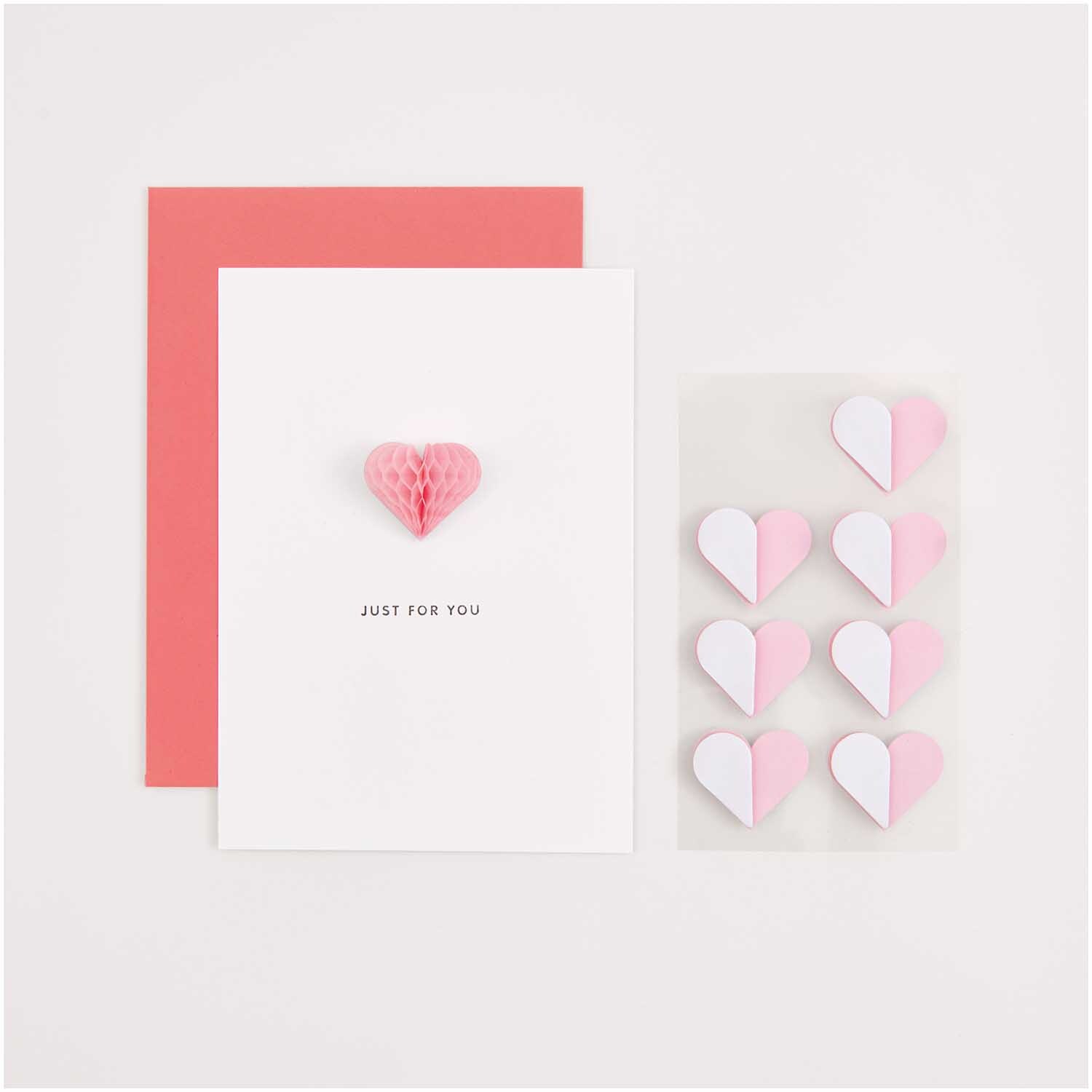 Paper Poetry Wabenpapiersticker Herzen 1 Blatt Farbe Rosa von Rico Design Paper Poetry Wabenpapiersticker Herzen 1 Blatt: Rosa Herzsticker auf weißem Hintergrund, ideal für kreative Bastelprojekte.