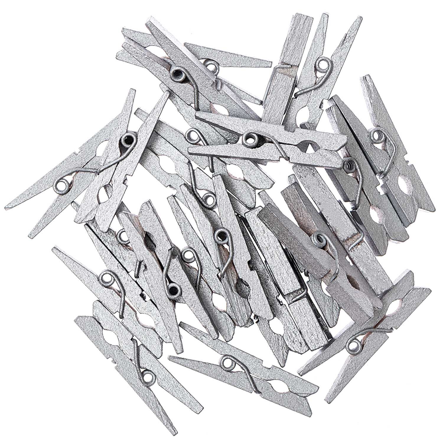 Holzklammern 3cm 24 Stück Farbe Silber von Rico Design Holzklammern 3cm 24 Stück in silberner Farbe von Rico Design, auf einem Haufen liegend. Ideal für Bastelprojekte.