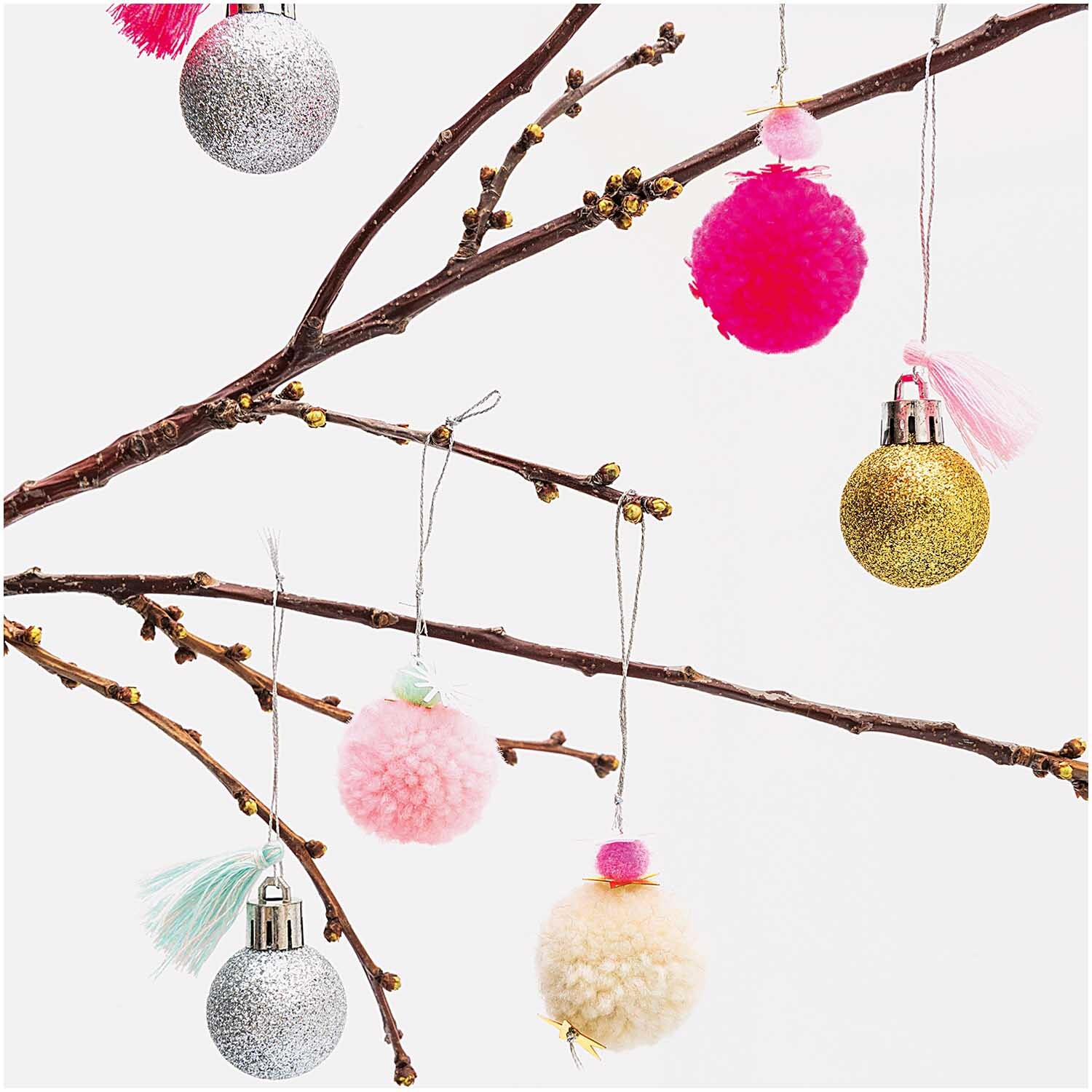 Pompon- und Kugel-Anhänger neon-pastell 6 Stück von Rico Design Pompon- und Kugel-Anhänger neon-pastell 6 Stück: Bunte Deko an Zweigen, ideal für festliche Anlässe.