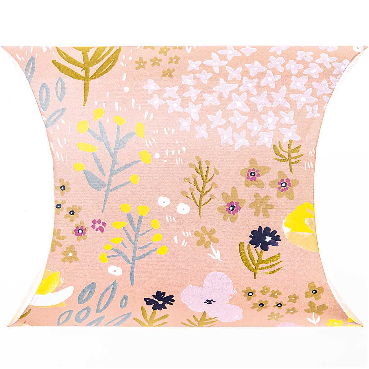 Paper Poetry Geschenkschachteln Crafted Nature Punkte 6 Stück von Rico Design Paper Poetry Geschenkschachteln mit floralen Mustern auf rosa Hintergrund, ideal für Geschenke.