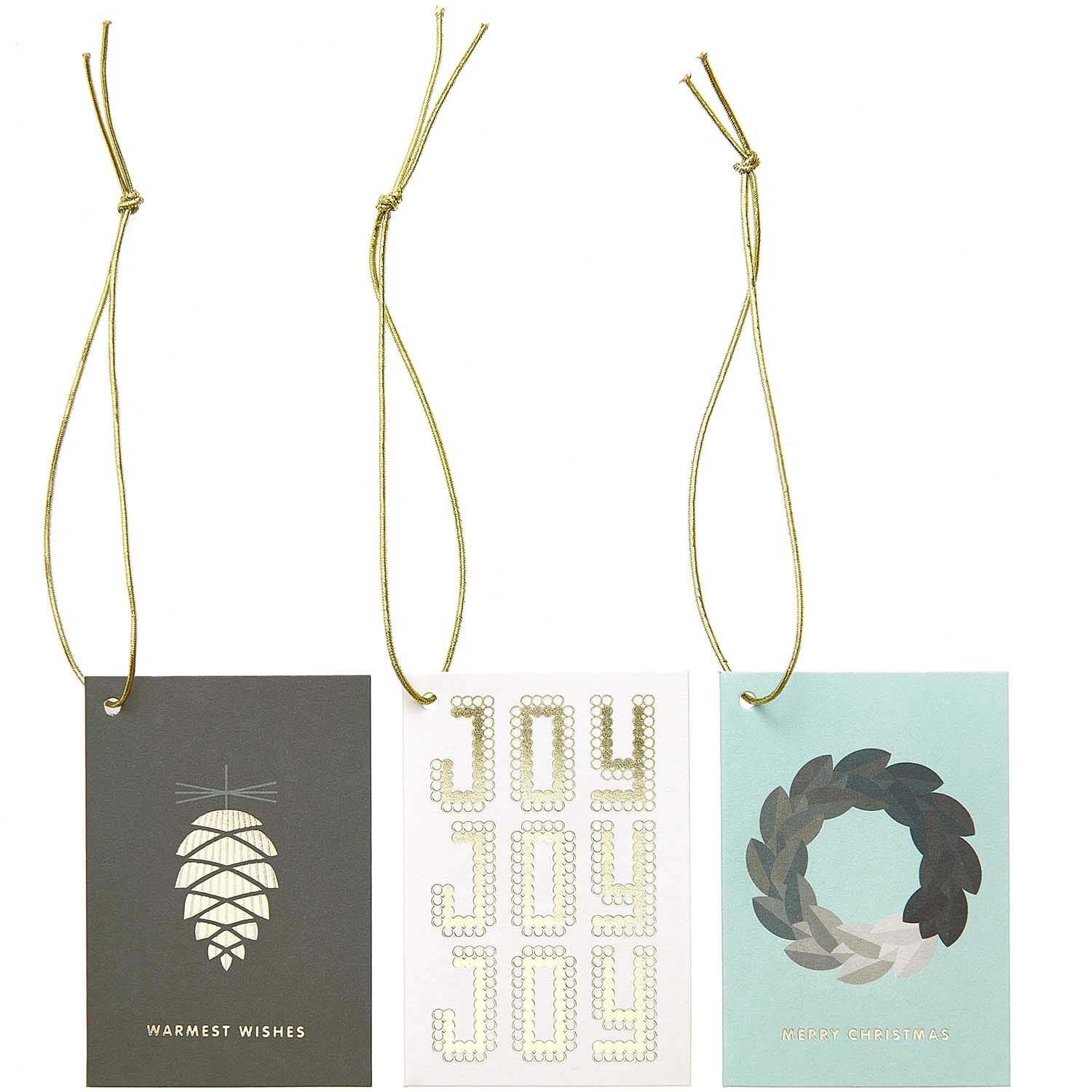 Paper Poetry Kärtchenanhänger Christmas in verschiedenen Designs mit festlichen Motiven und goldenen Akzenten, ideal für Geschenke.